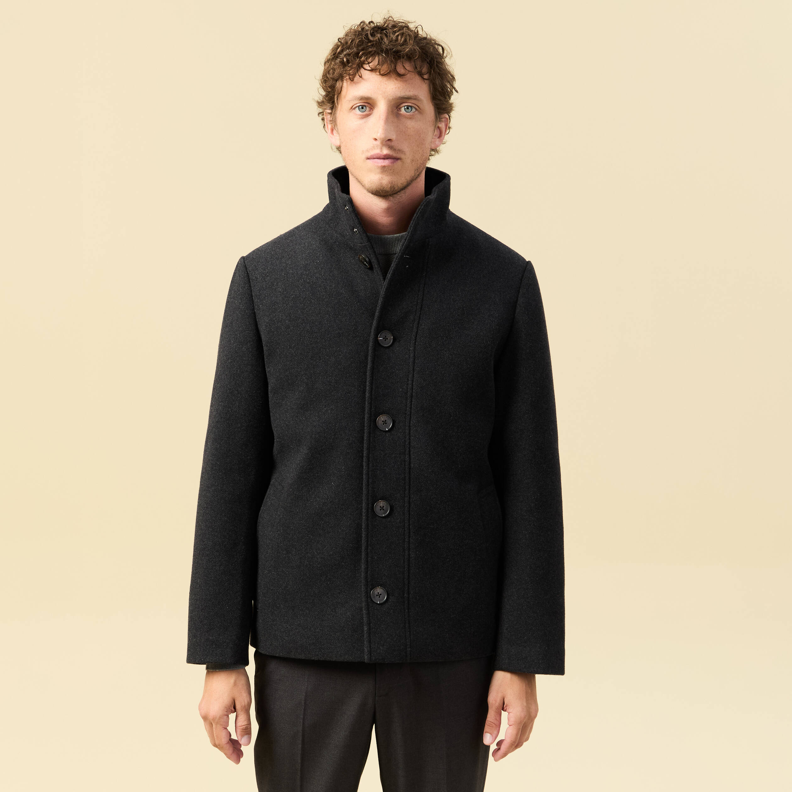 Manteau droit court col montant gris fonc&eacute; homme
