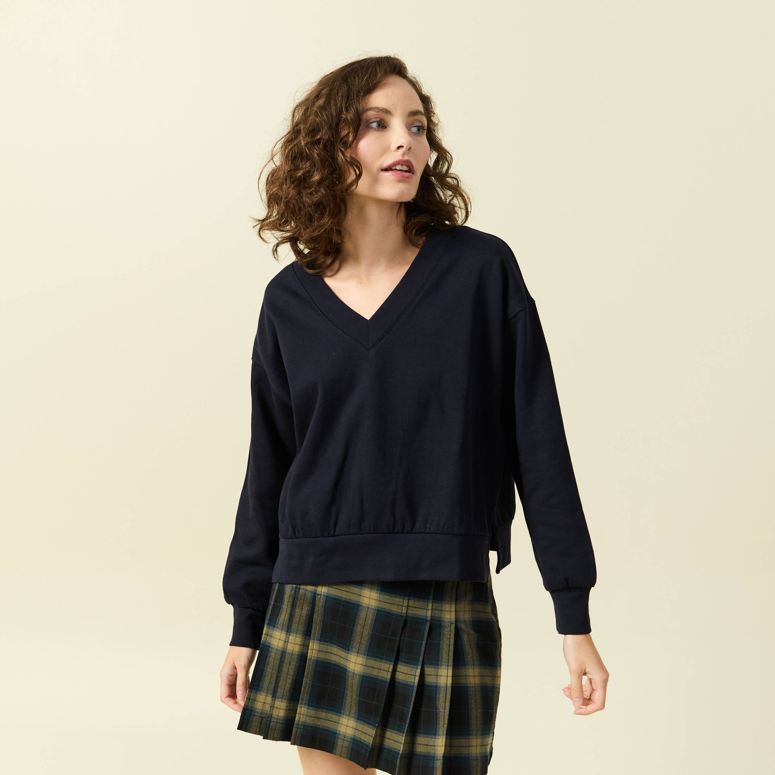 Sweat oversize col v manches longues bleu fonc&eacute; femme