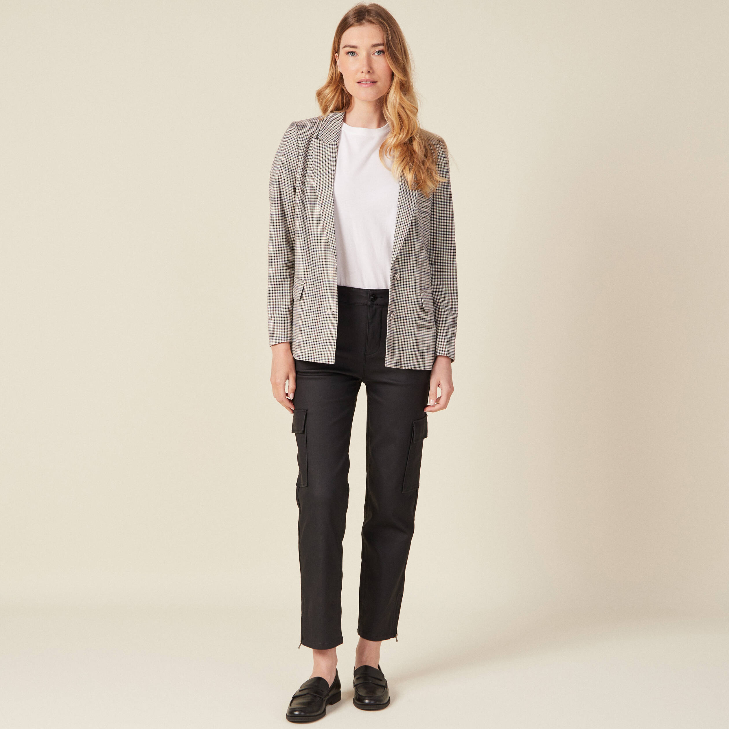 Jeans cargo 7 8eme enduit denim noir enduit femme Vibs