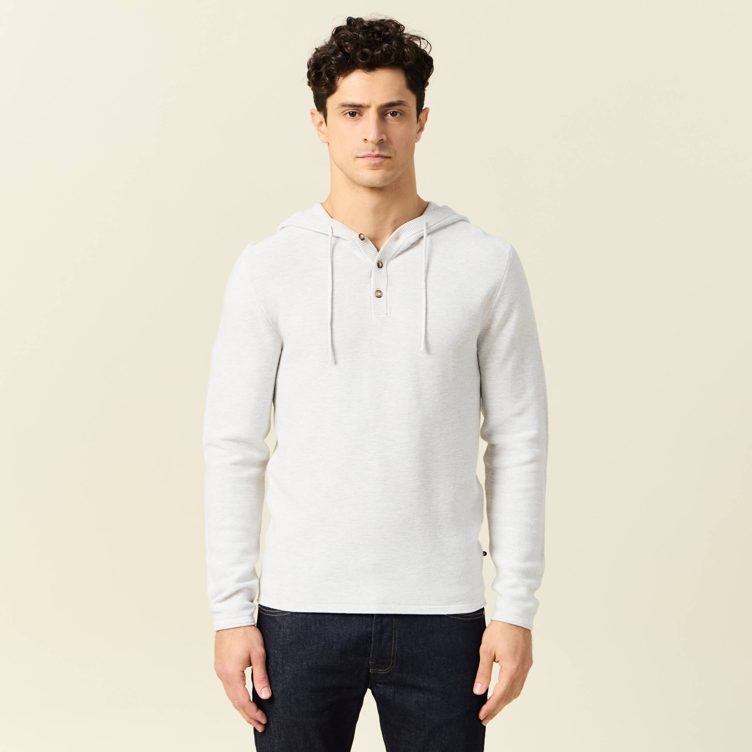 Pull &agrave; capuche ecru homme
