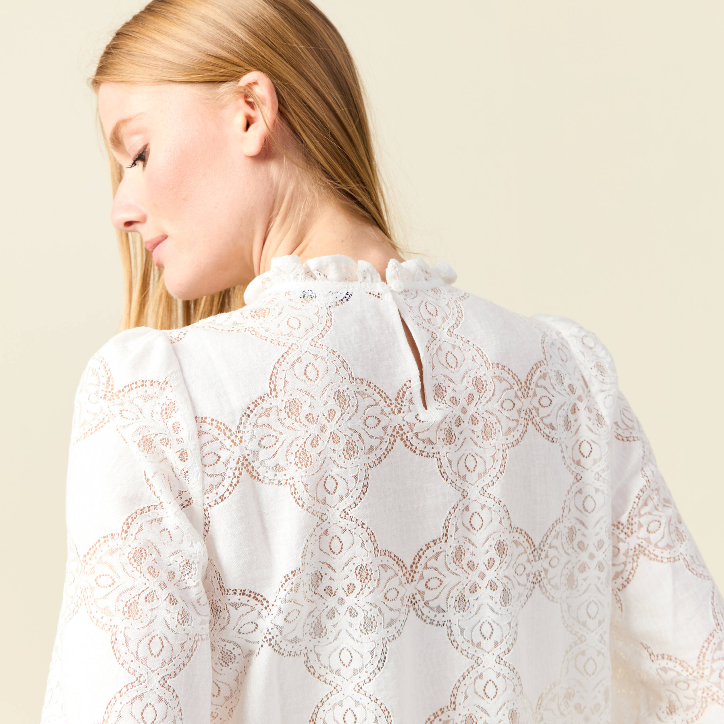 blouse cintree dentelle manches longues ecru femme Blouse cintrée dentelle manches longues ecru femme