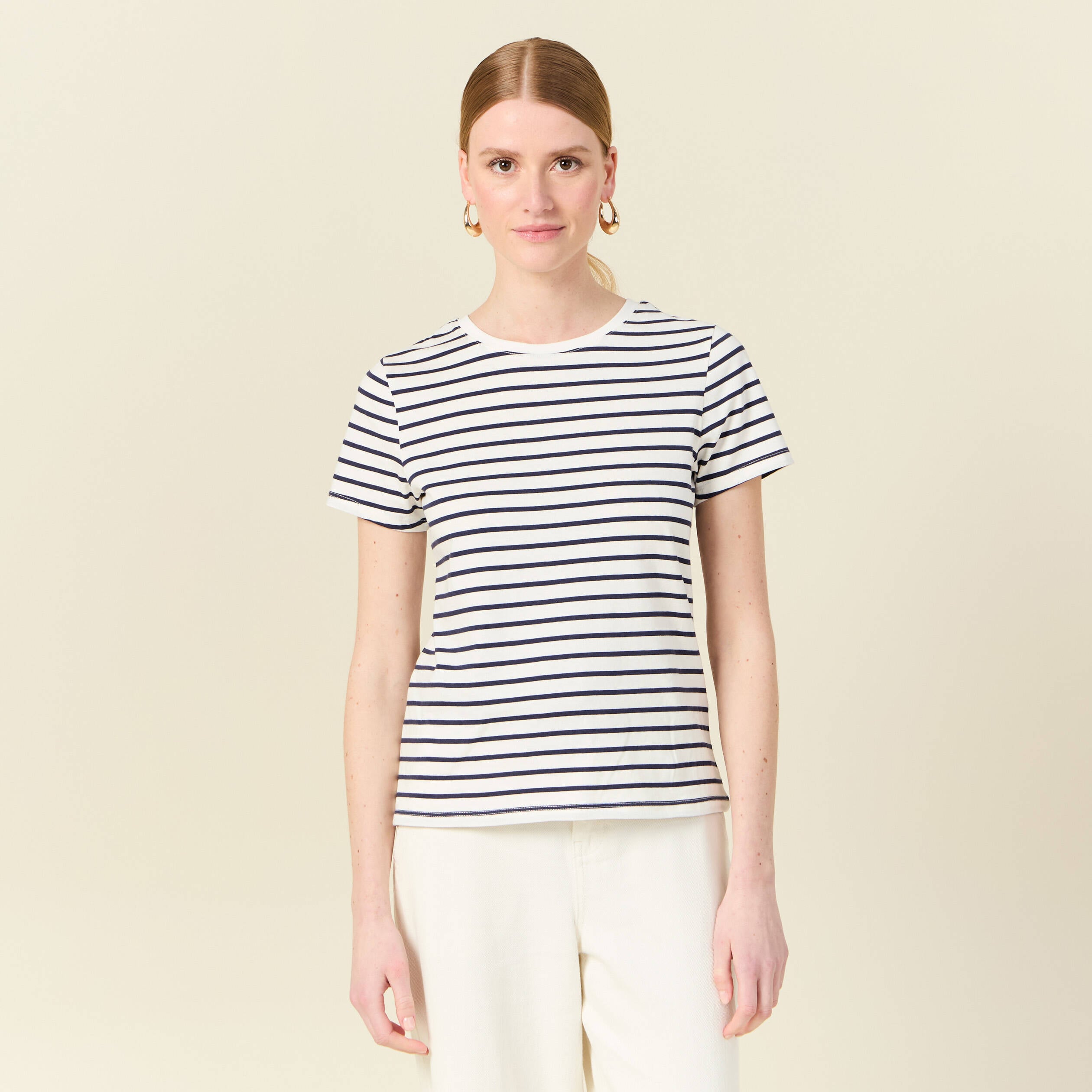 T-shirt cintr&eacute; col rond manches courtes ecru femme