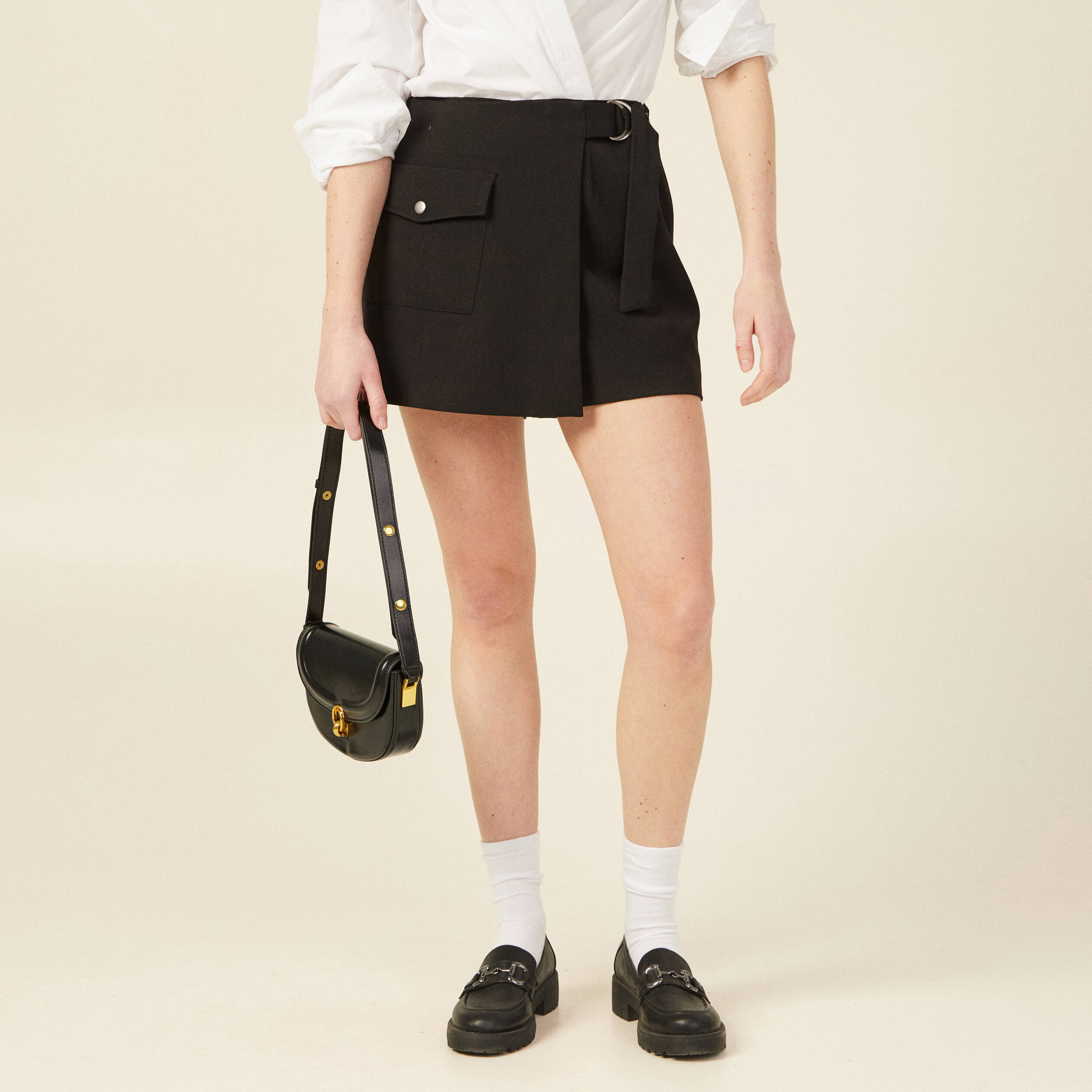 Jupe-short cargo avec boucle noir femme