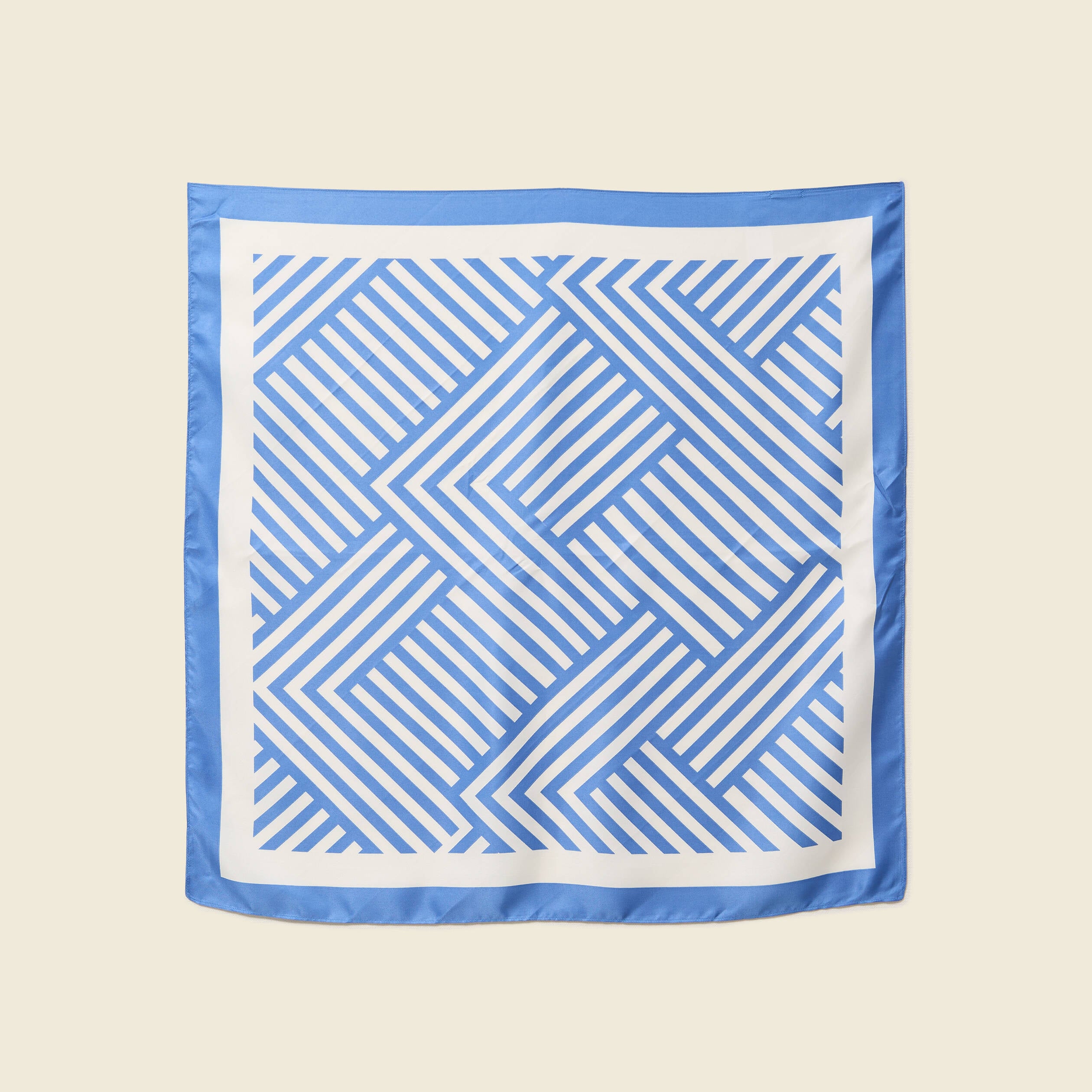 Foulard satin&eacute; bleu ciel femme