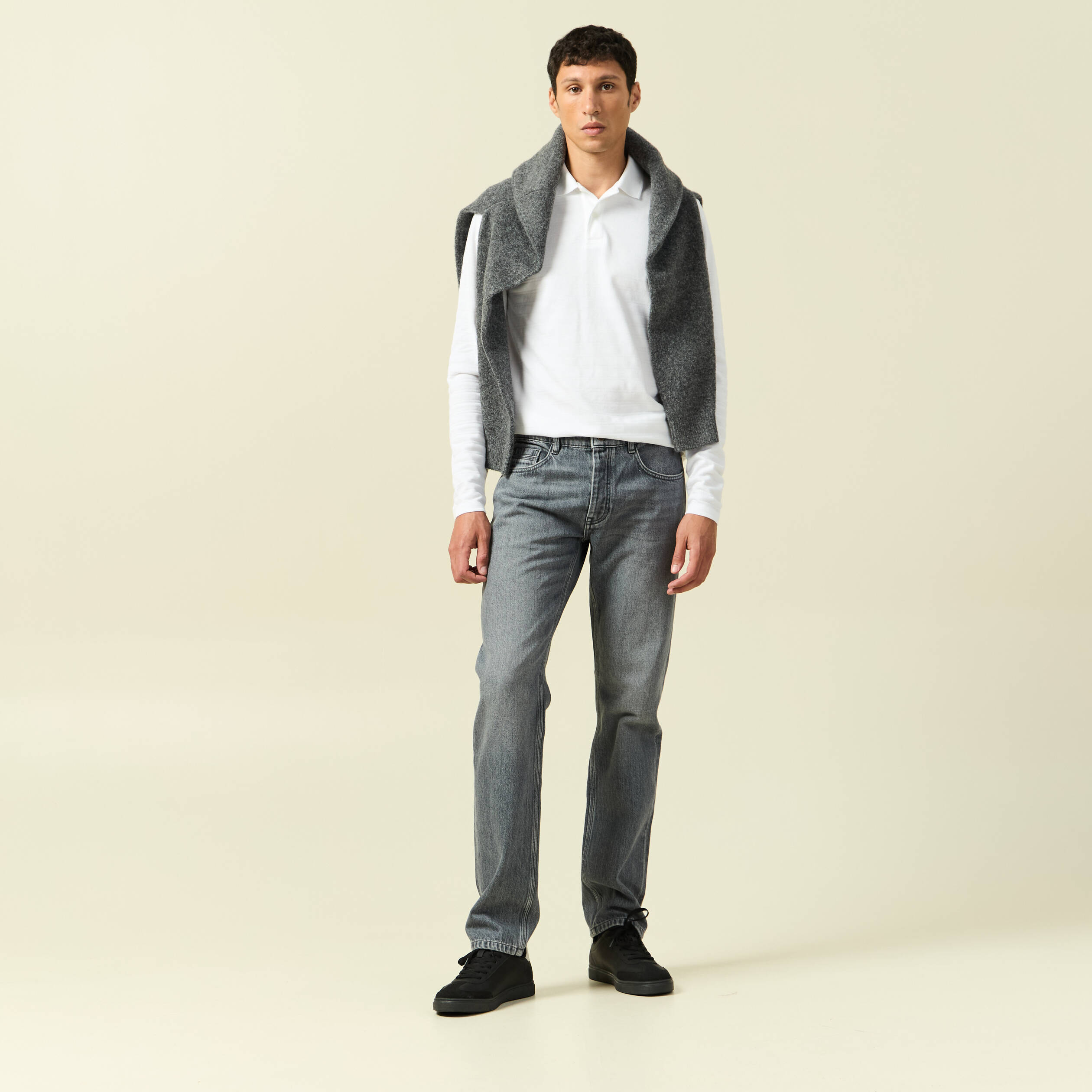 Polo cintr&eacute; manches longues en coton blanc homme