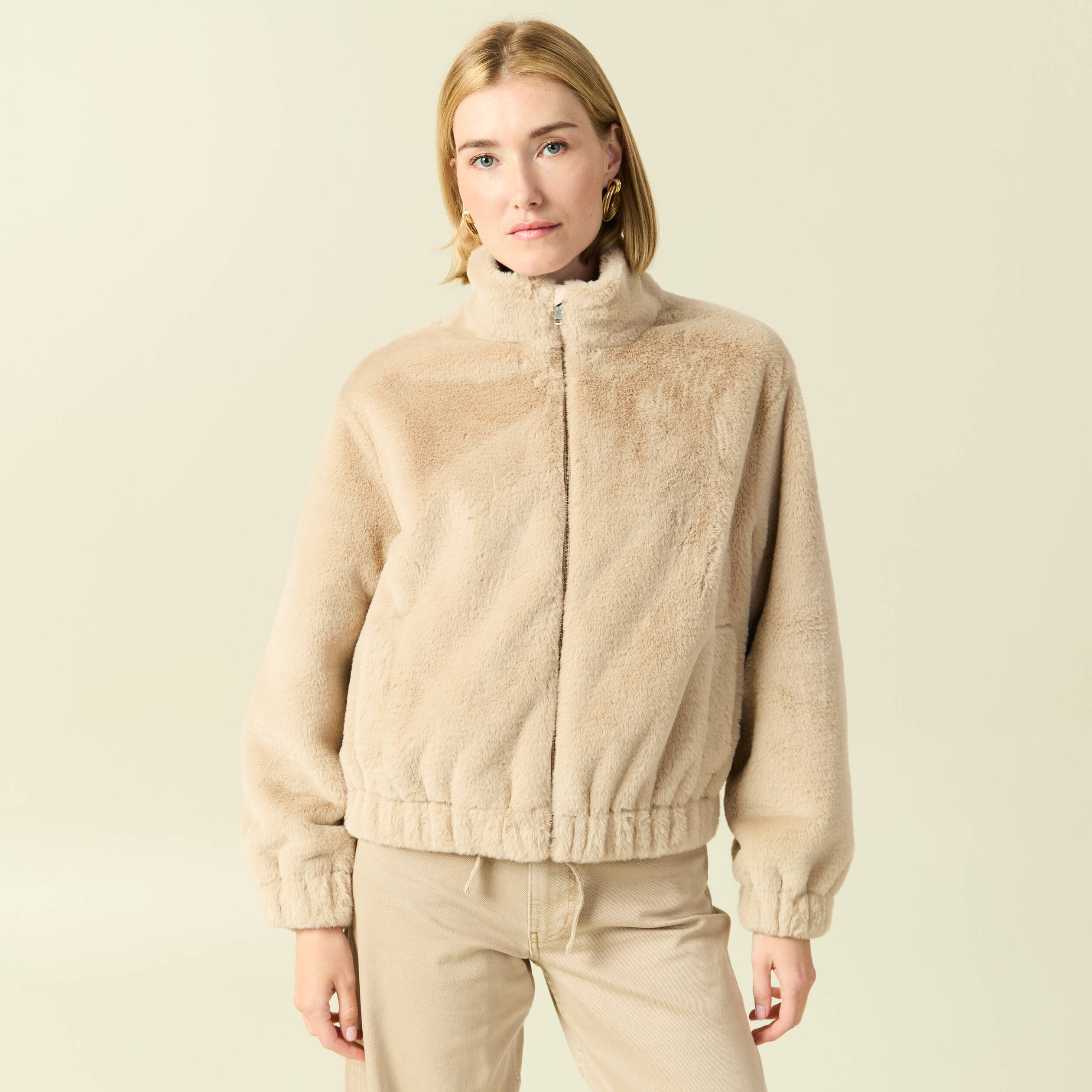 Veste droite courte col montant beige femme