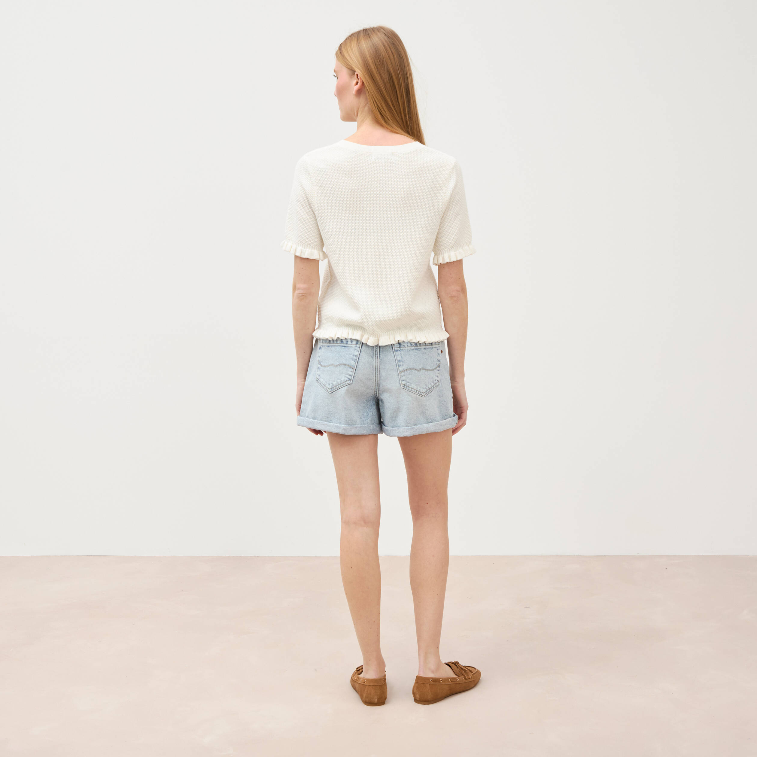 Pull droit court en coton ecru femme