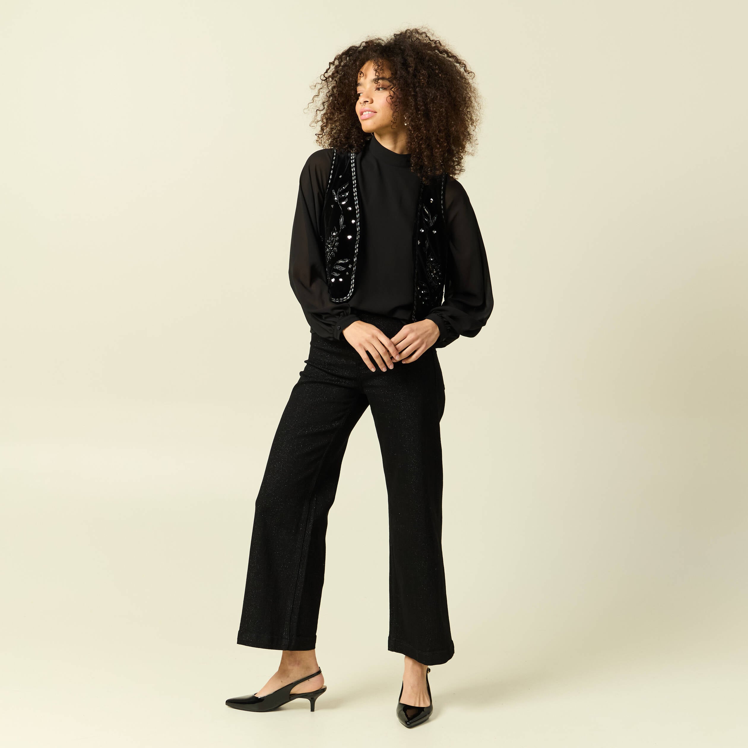 Veston court droit en velours noir femme