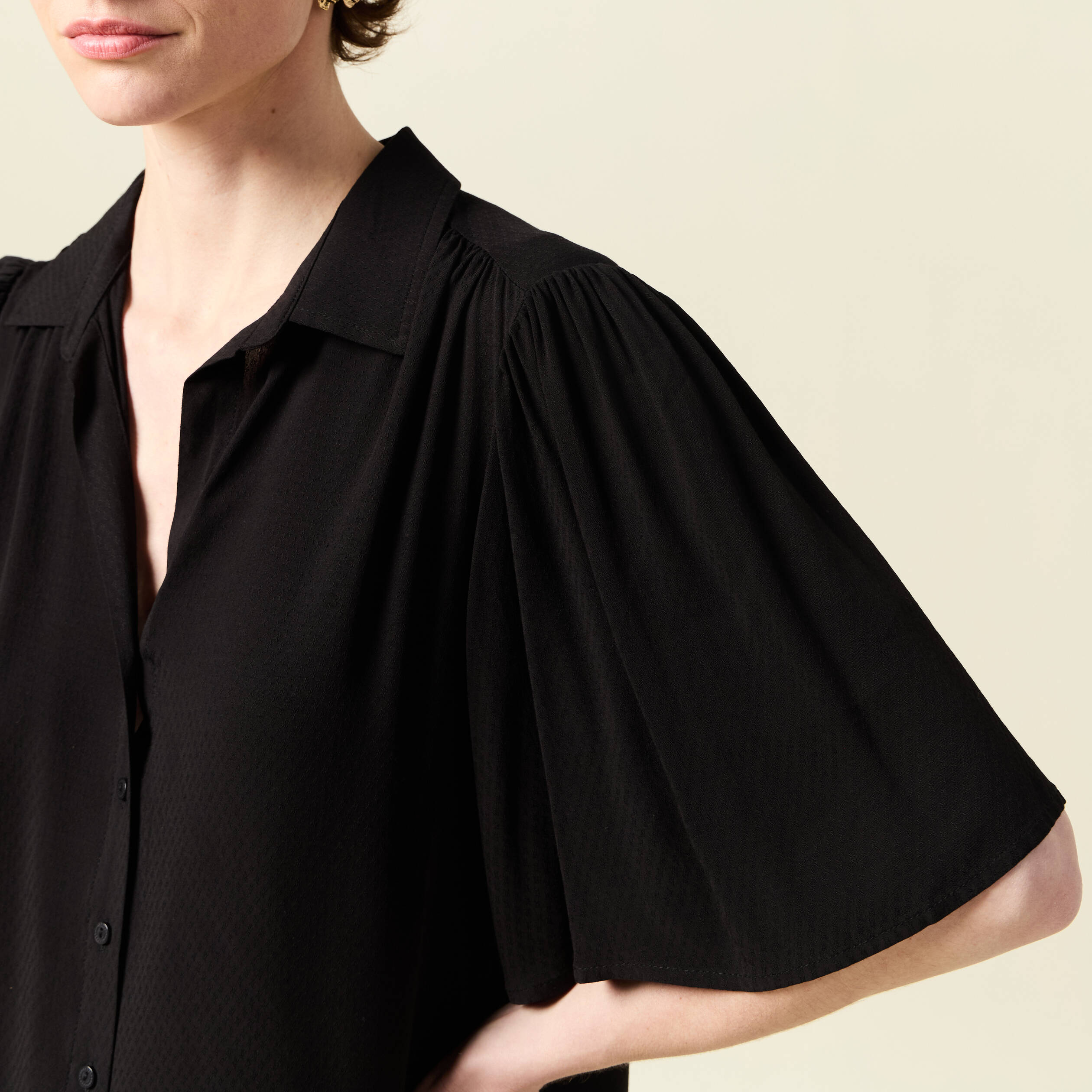 Chemise manches courtes noir femme