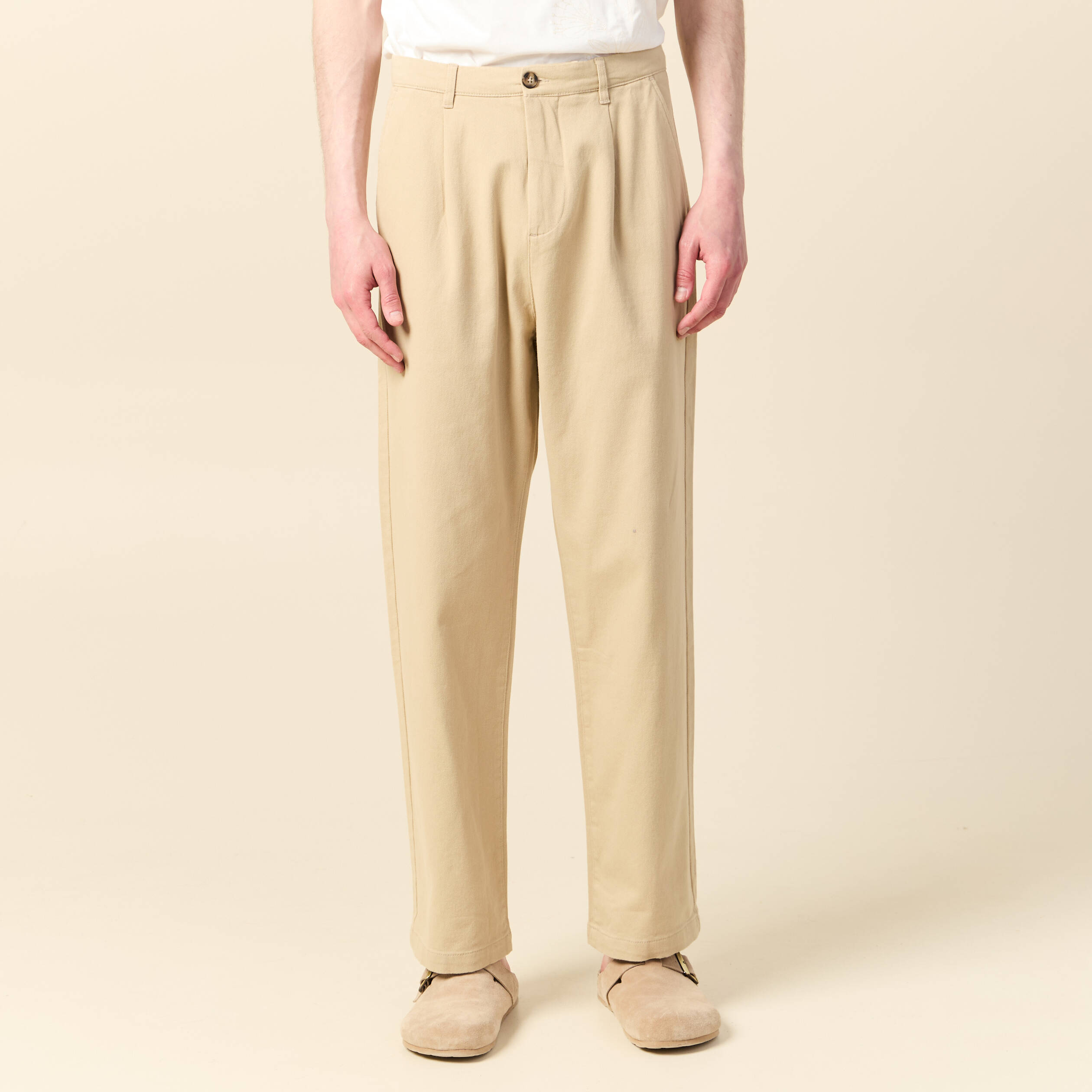 Pantalon chino &agrave; pinces sable homme