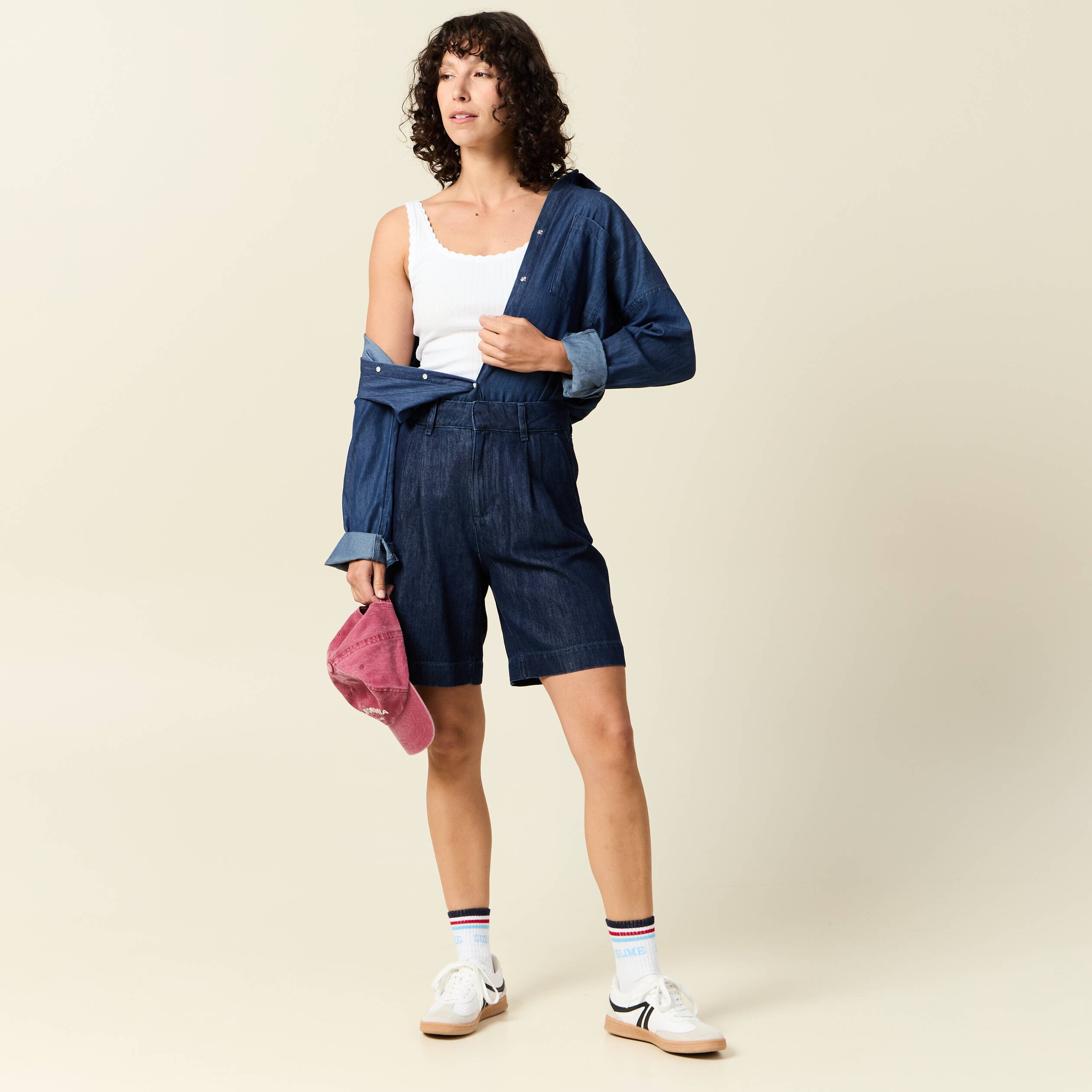 bermuda droit pinces en jean denim brut femme Bermuda droit pinces en jean denim brut femme