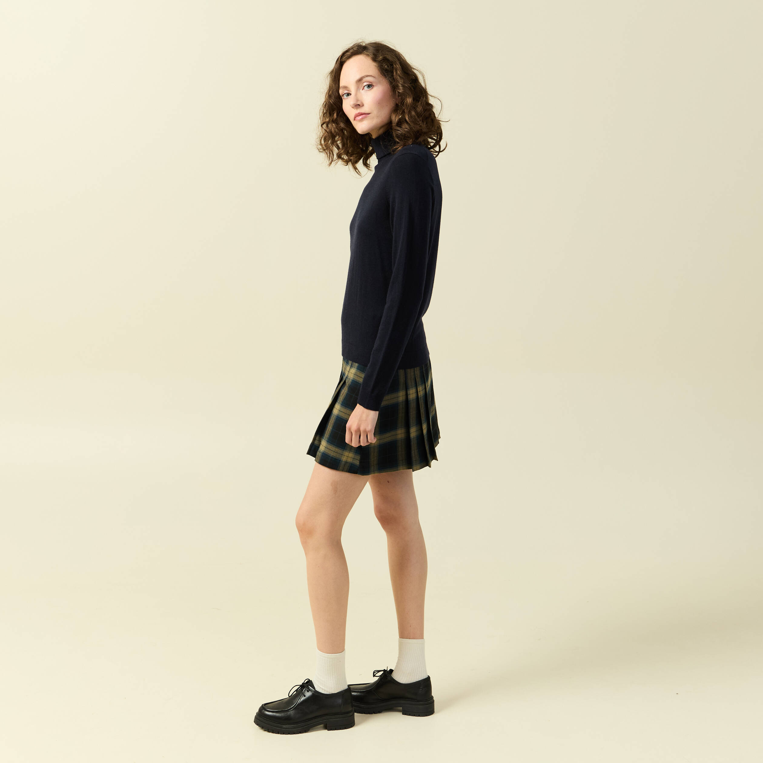 Pull fin col roul&eacute; manches longues bleu marine femme