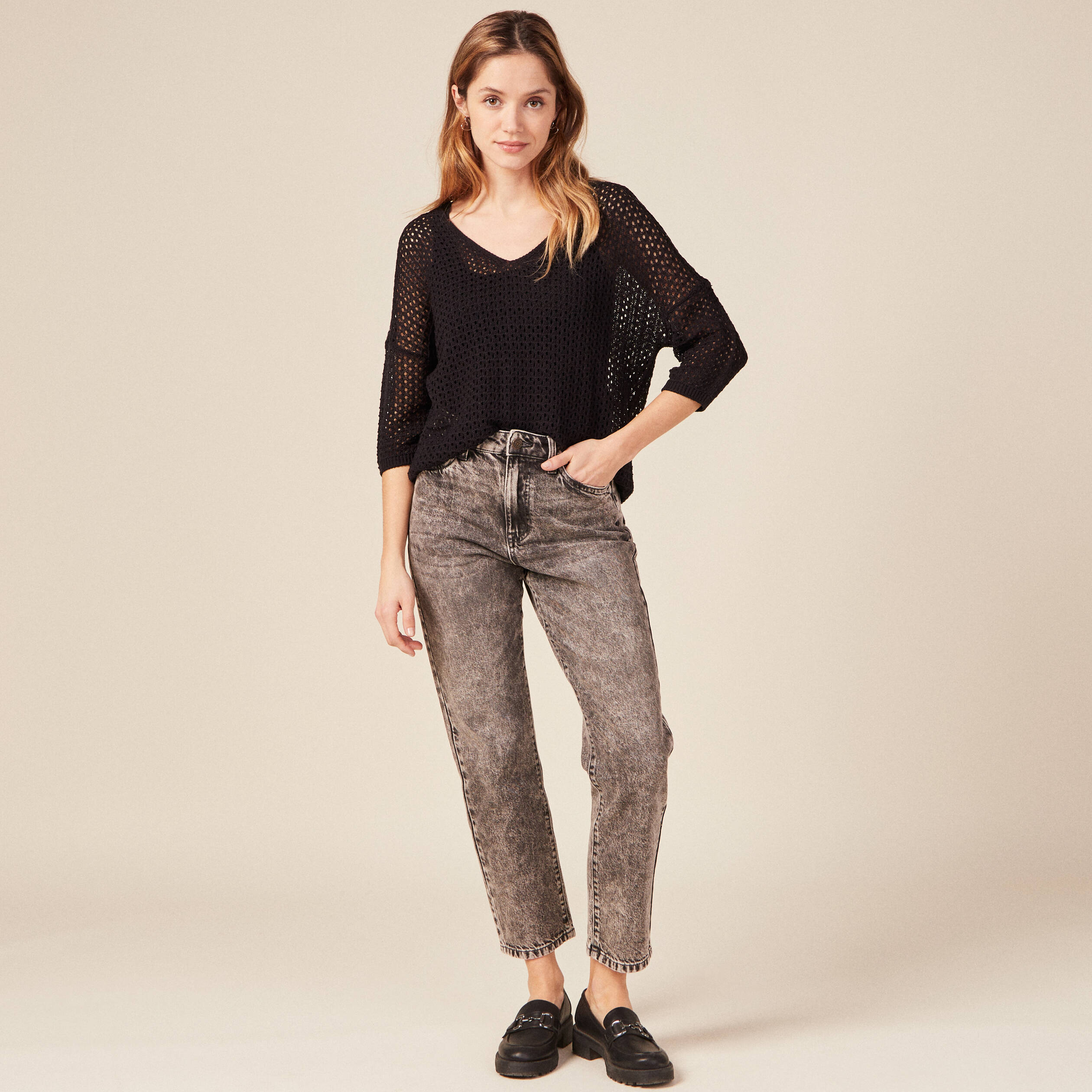 Pull ajour&eacute; col v manches 3/4 noir femme