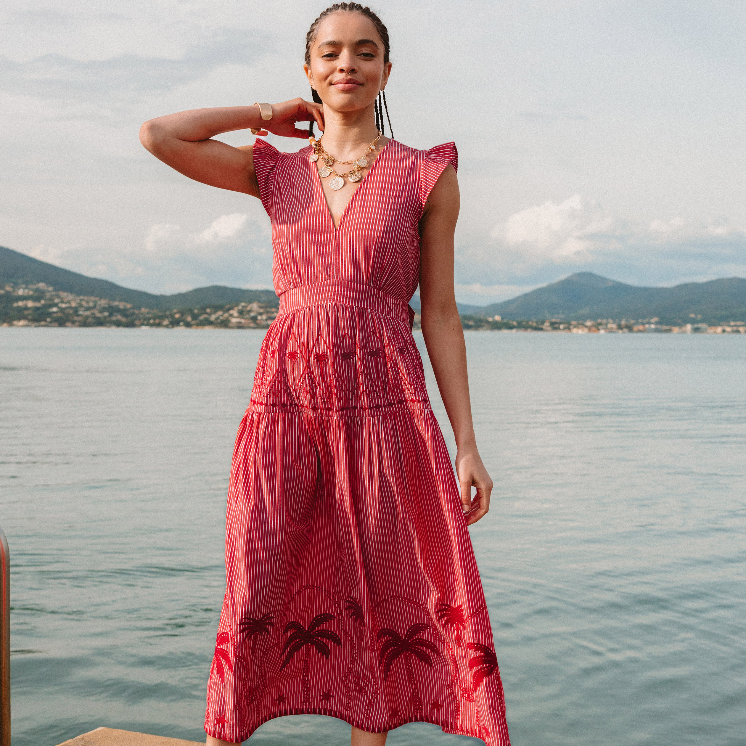 Robe col v manches volantes en coton rouge femme