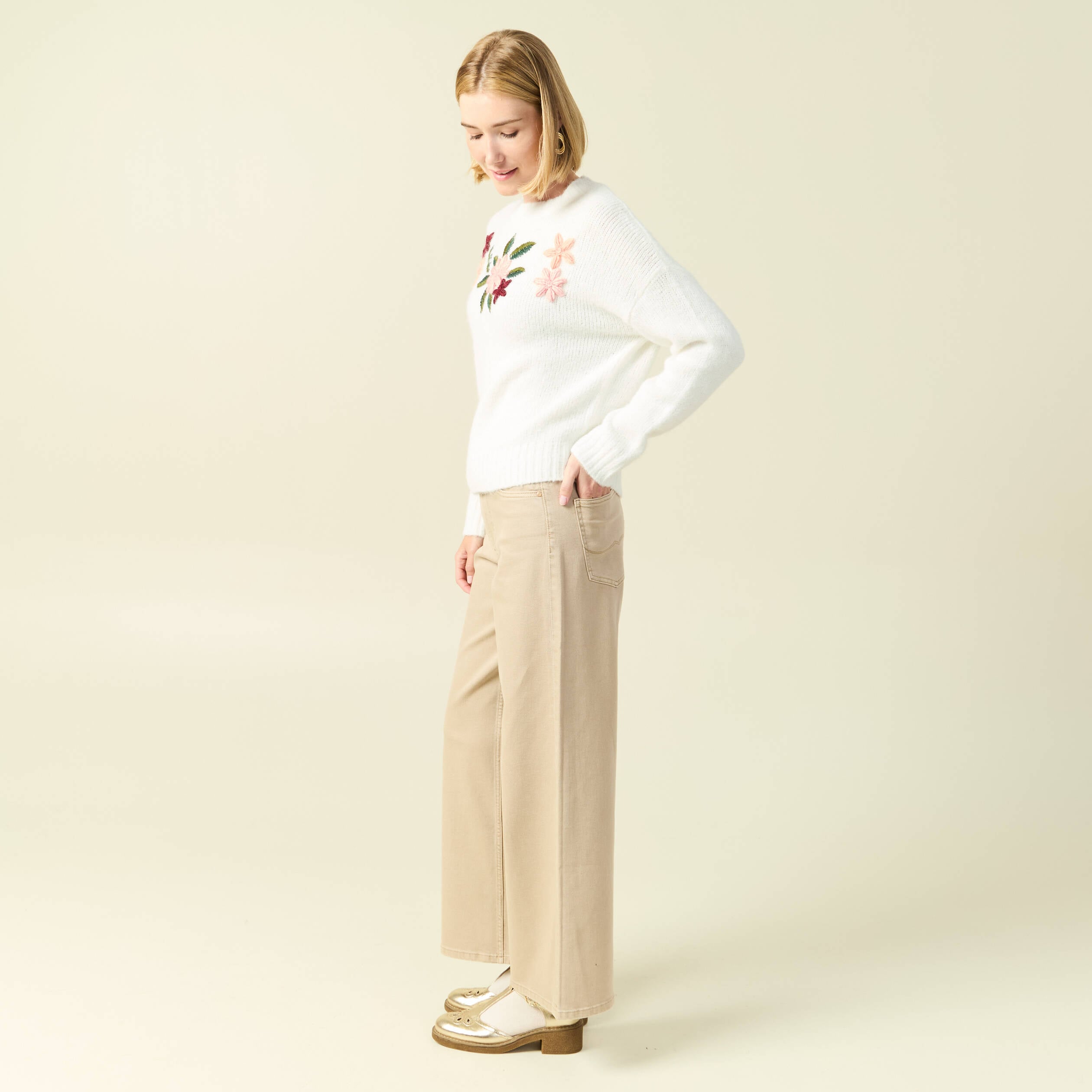 Pull col rond manches longues brod&eacute; ecru femme