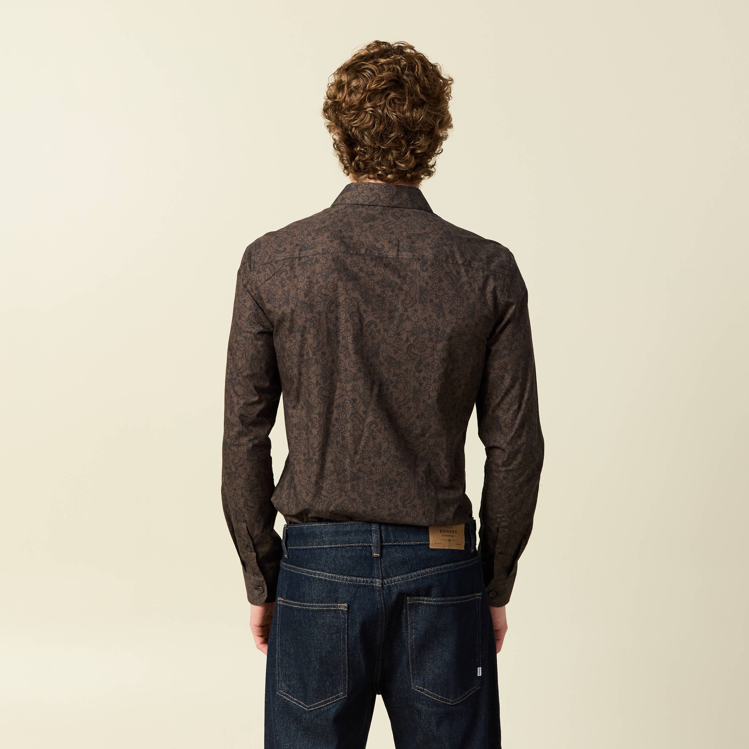 Chemise cintr&eacute;e manches longues en coton noir homme