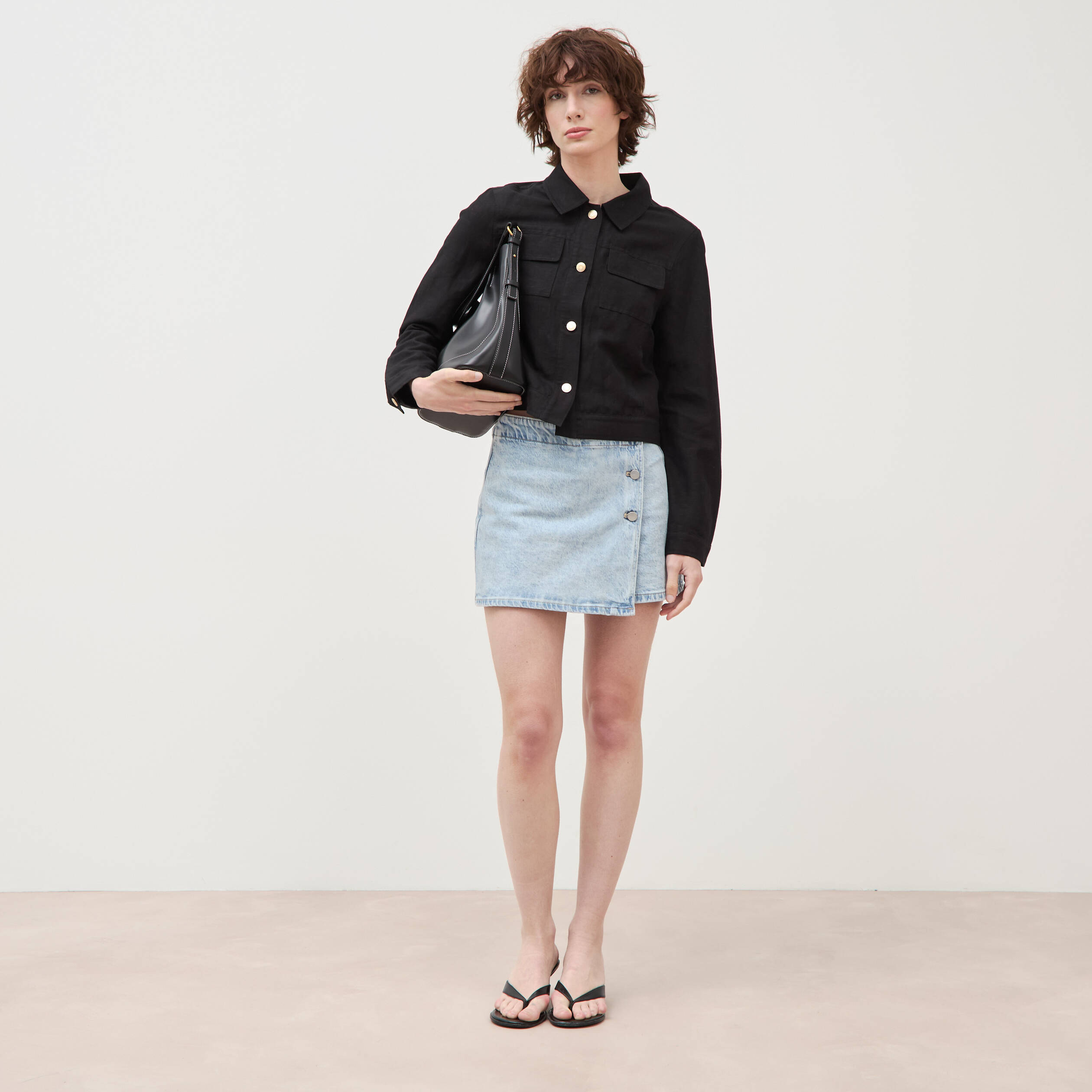 Veste courte boutonn&eacute;e noir femme