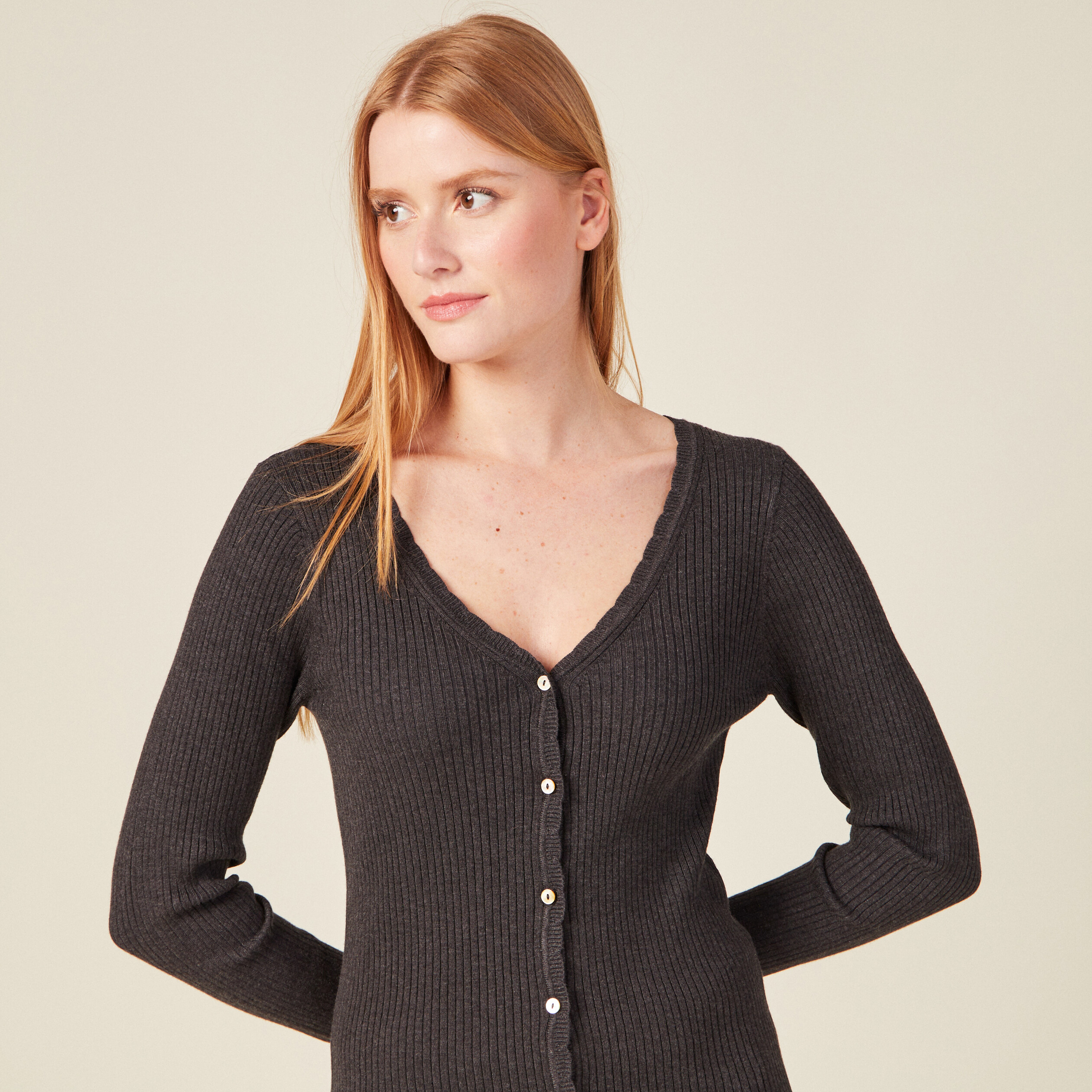 gilet col en v eco responsable gris fonce femme Gilet col en V éco-responsable gris foncé femme