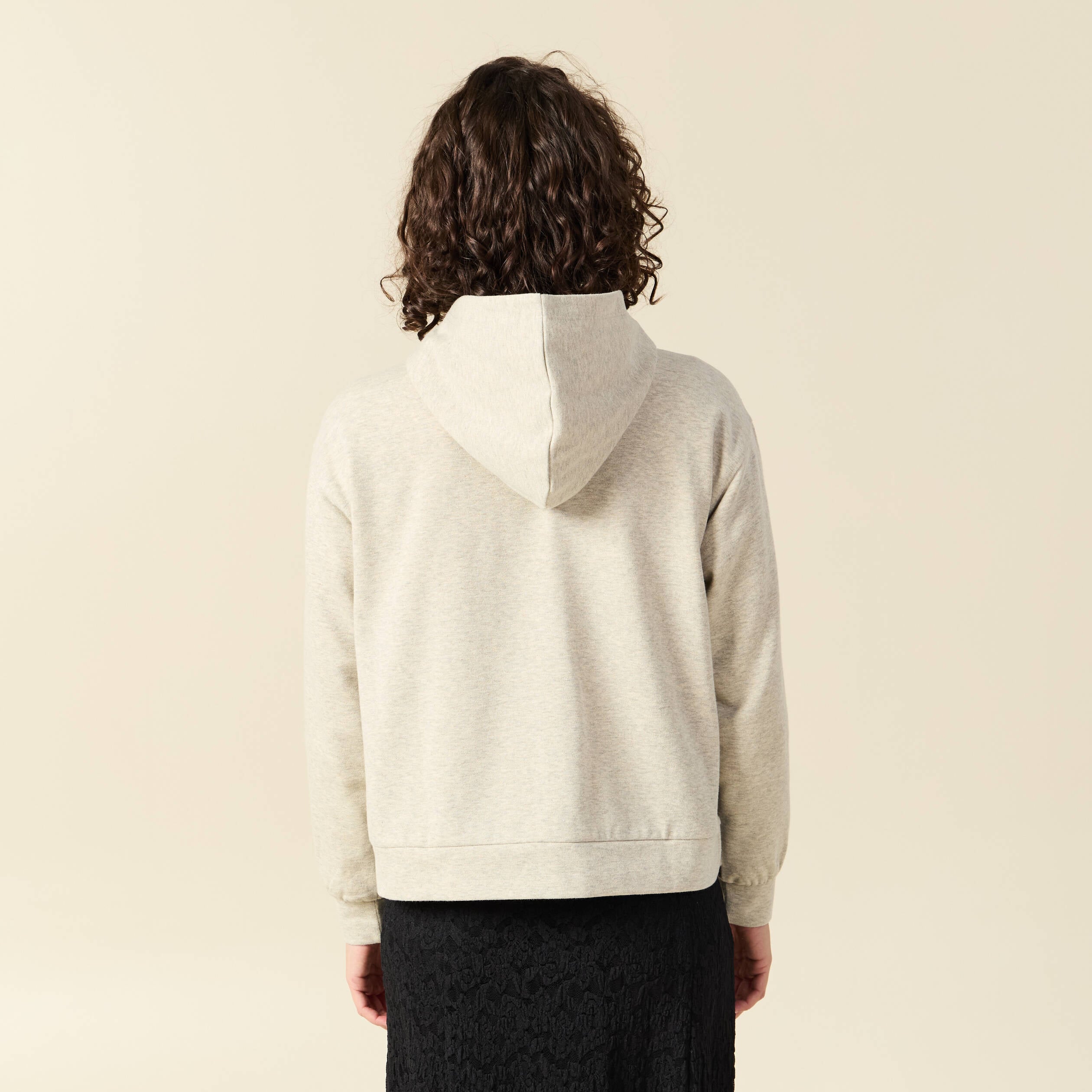 Sweat &agrave; capuche manches longues brillant gris femme