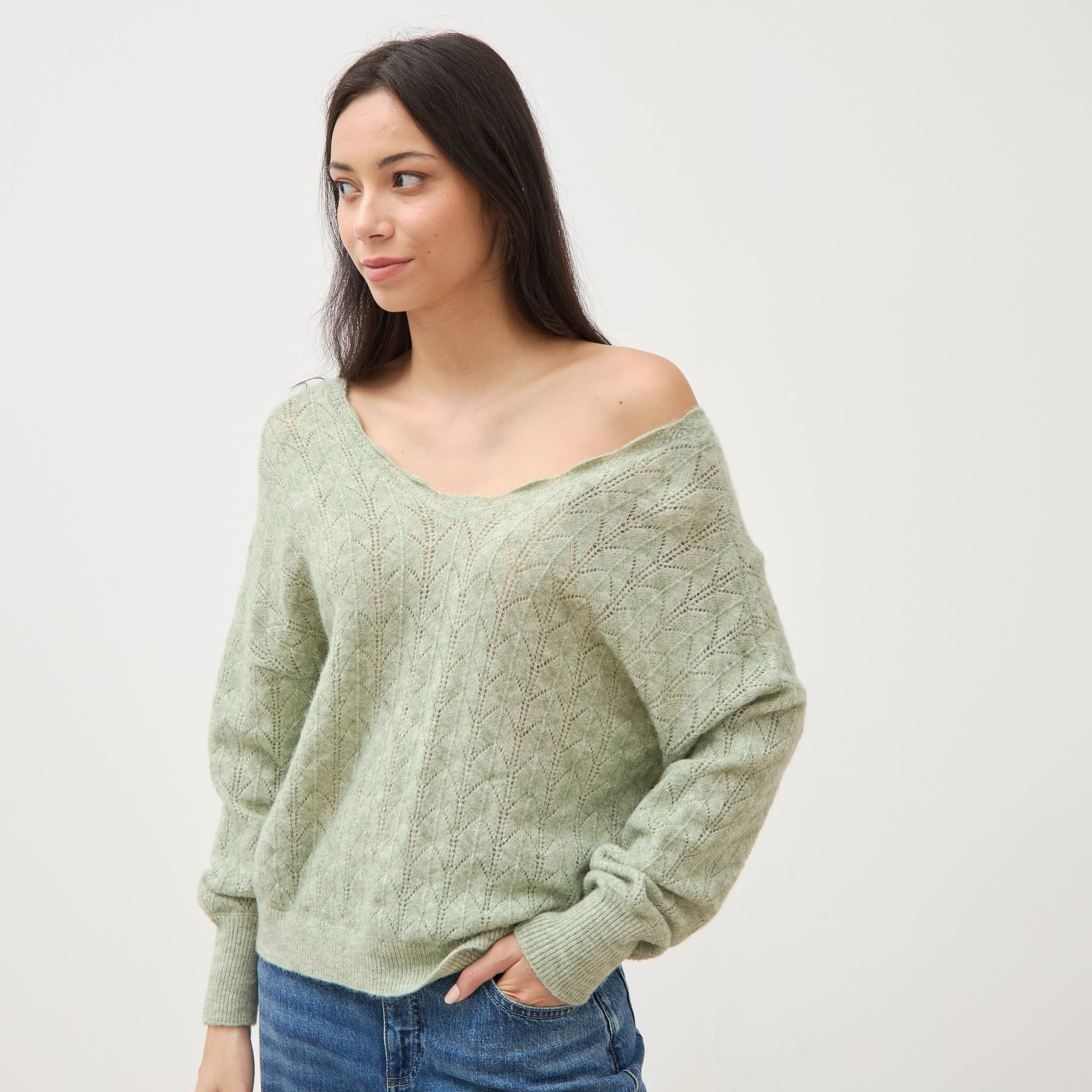 Gilet ajour&eacute; col V manches longues vert pastel femme