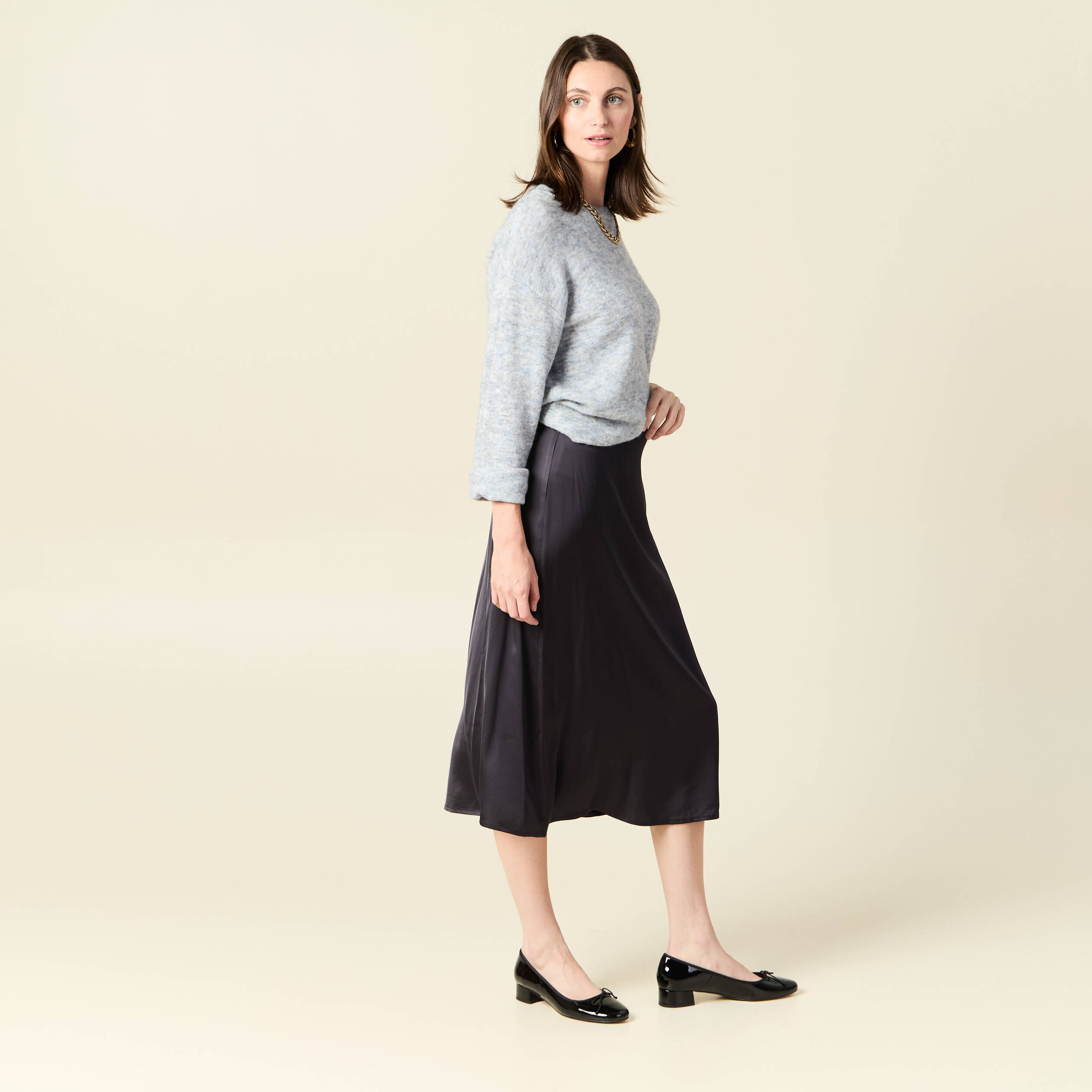 Jupe midi droite satin gris fonc&eacute; femme