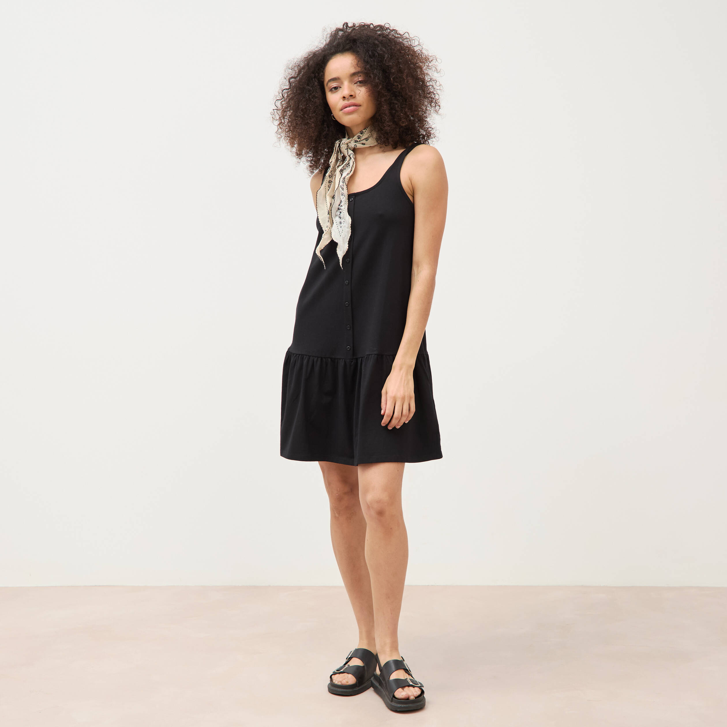 Robe sans manches en maille col carr&eacute; noir femme