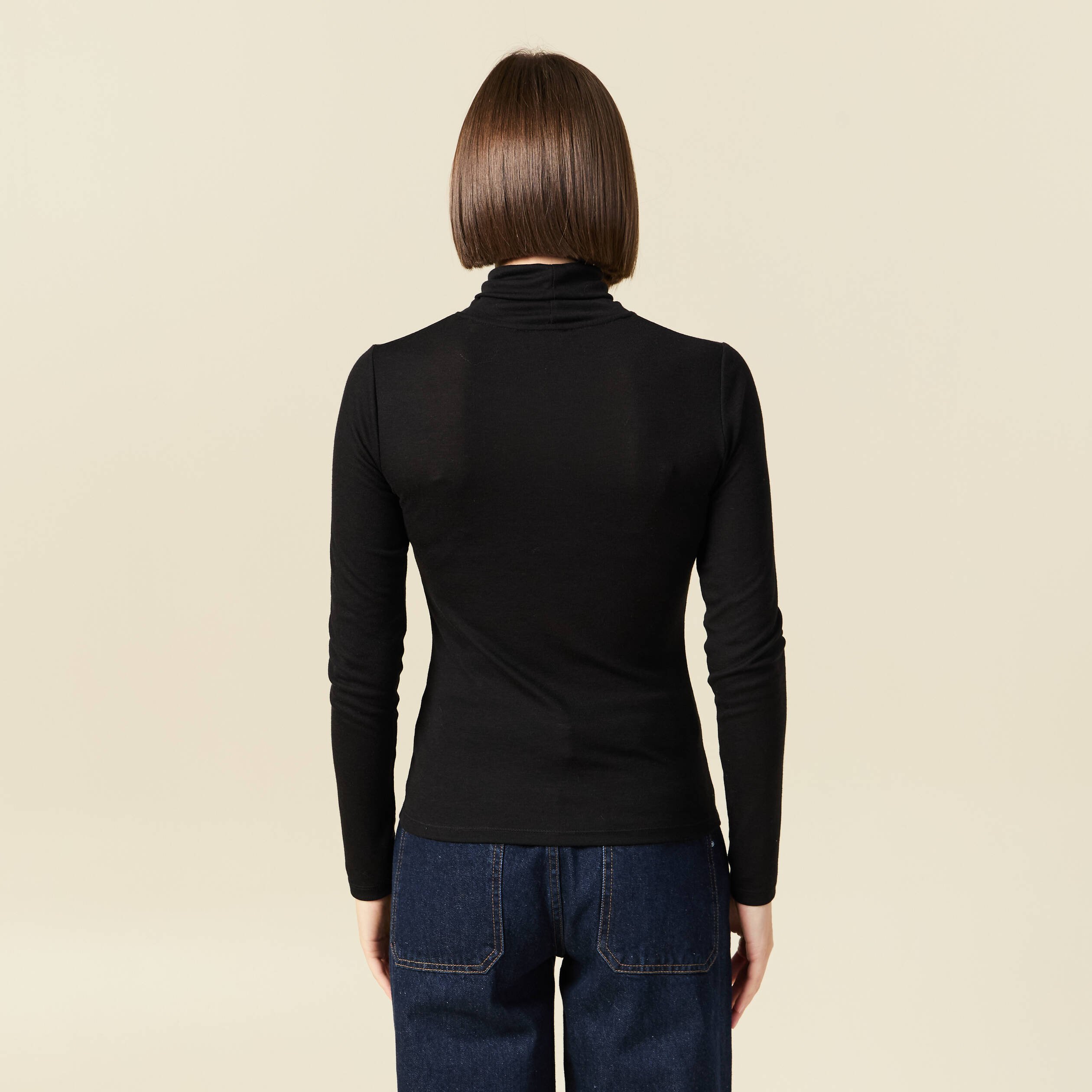T-shirt cintr&eacute; manches longues col roul&eacute; noir femme