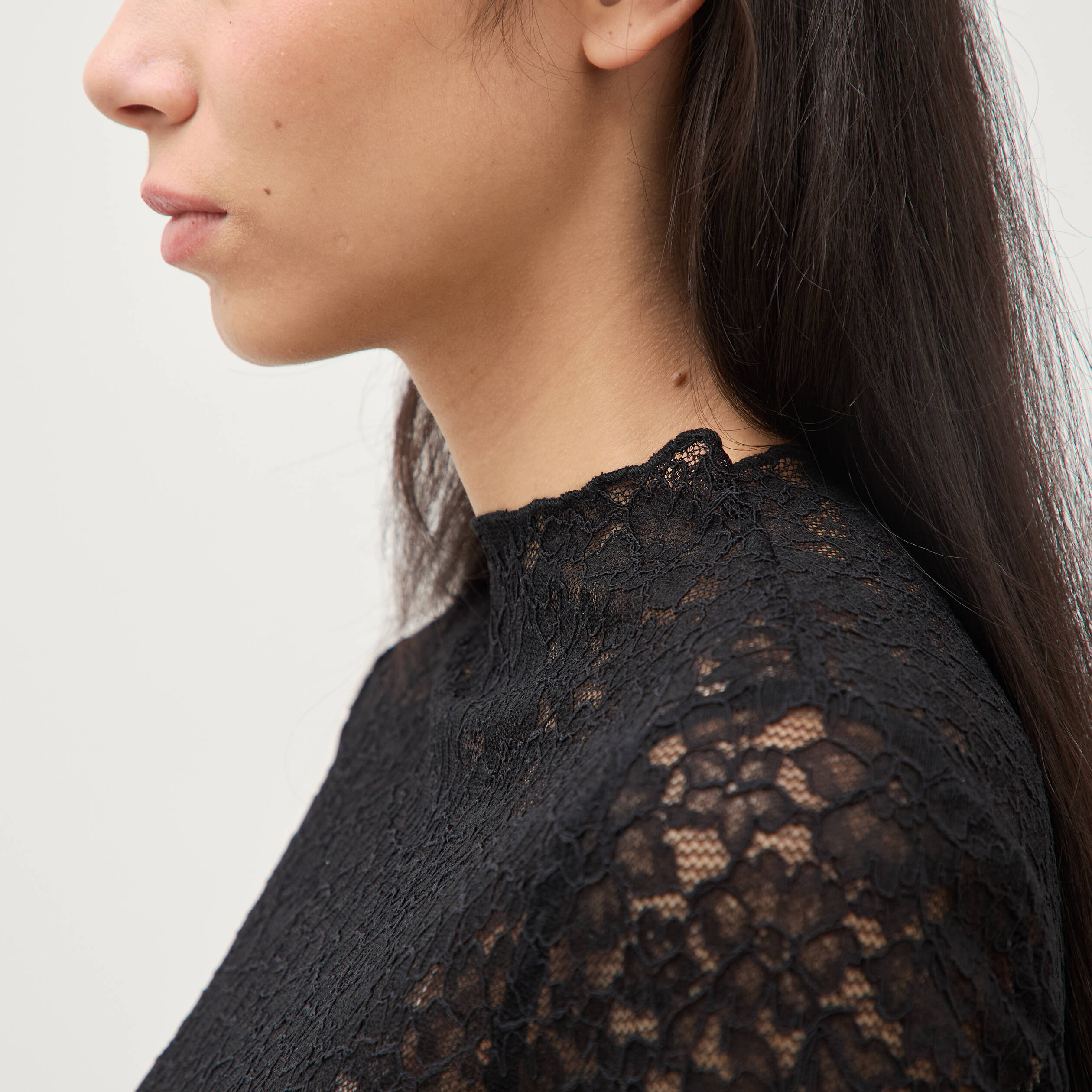 T-shirt ajust&eacute; dentelle manches longues noir femme