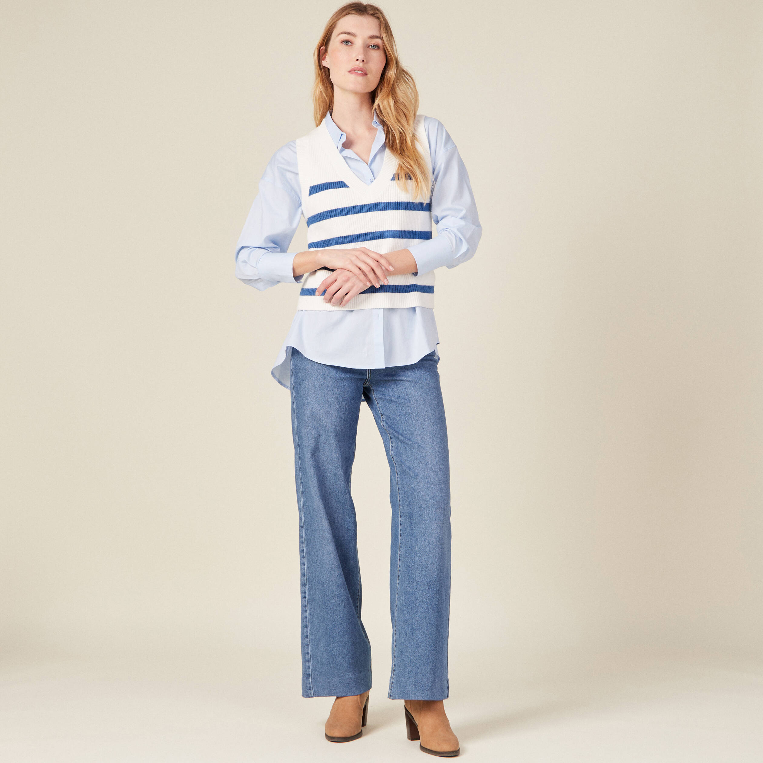 Pull droit court sans manches col v ecru femme
