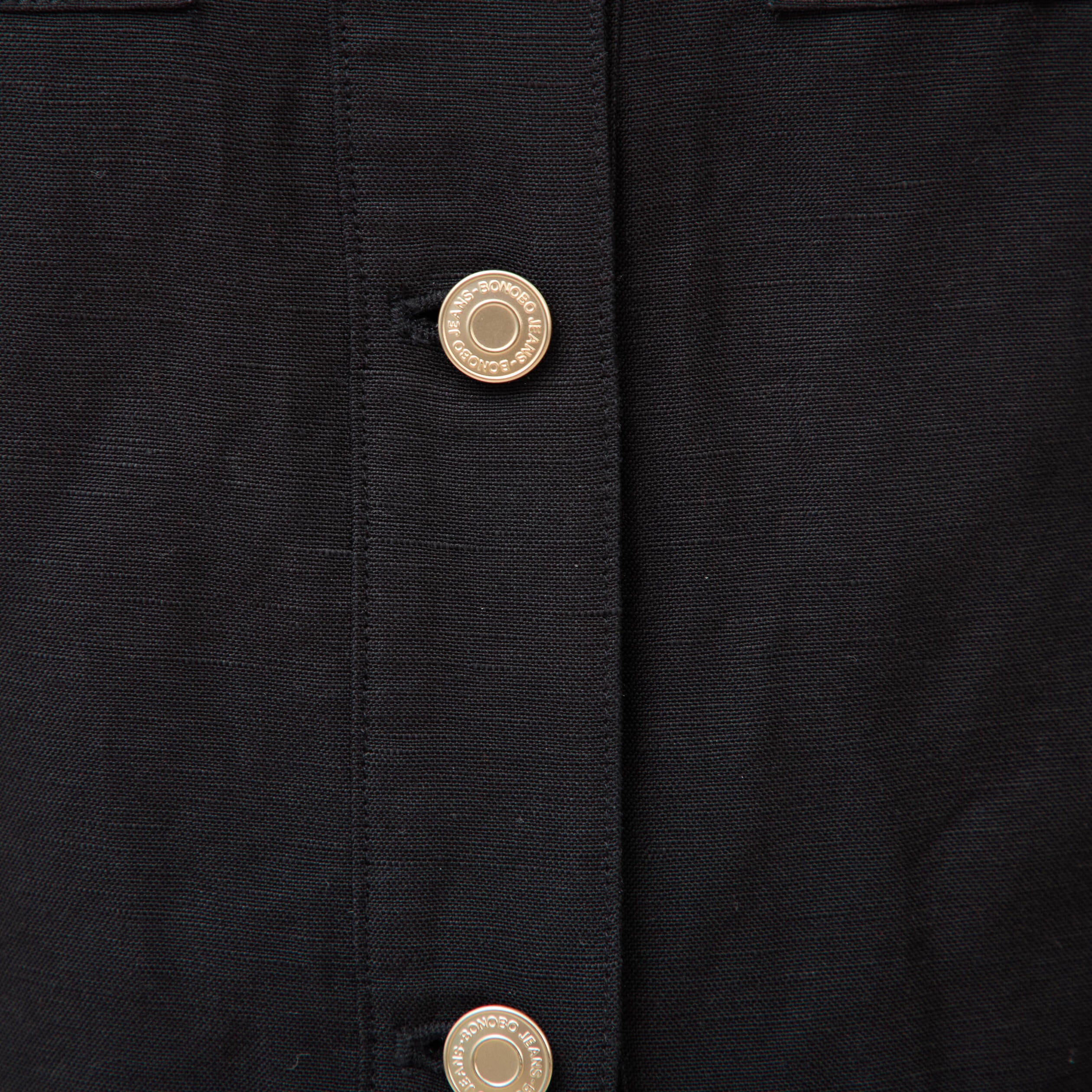 Veste courte boutonn&eacute;e noir femme
