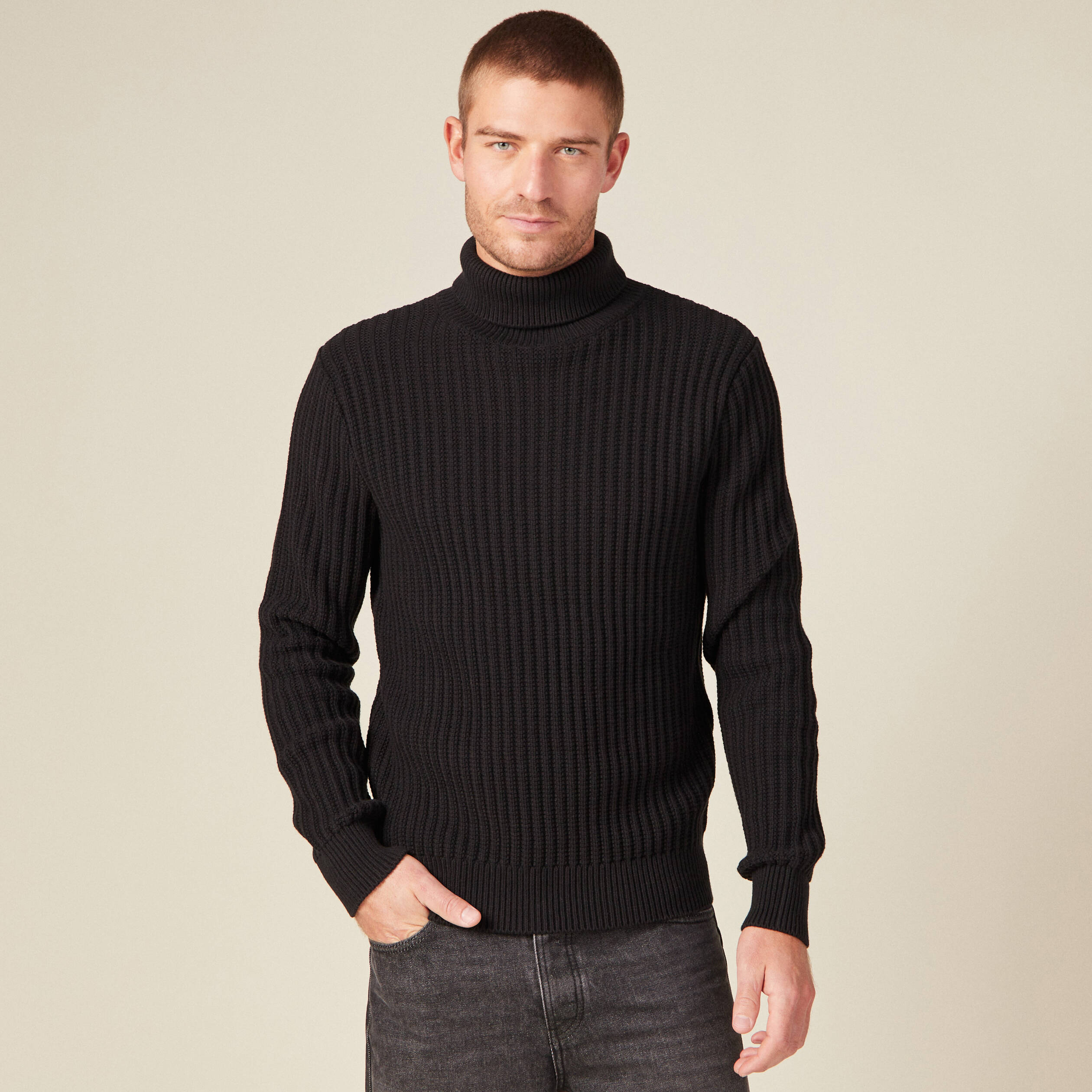 Pull manches longues col roulé noir homme