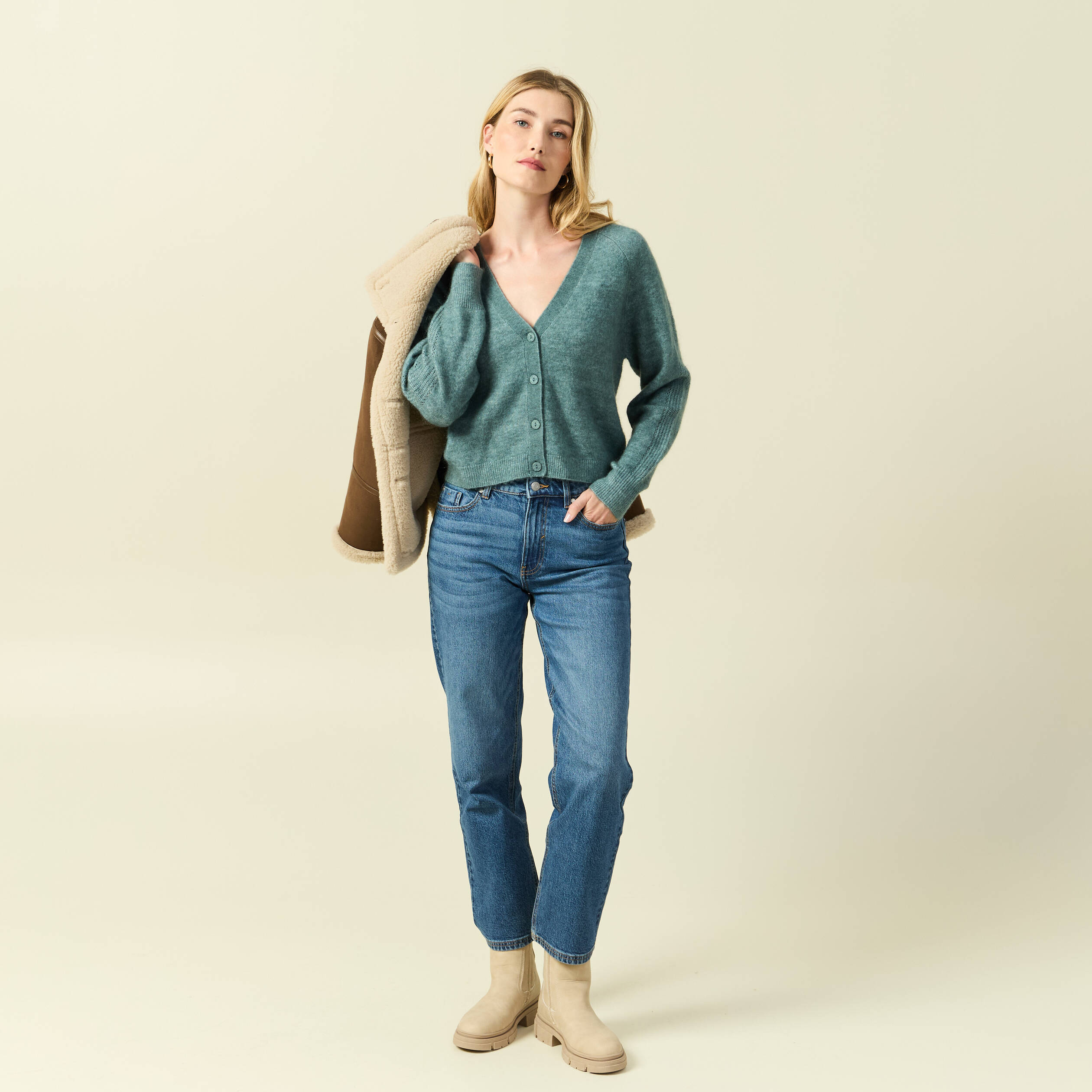 Gilet ajour&eacute; col V manches longues vert femme