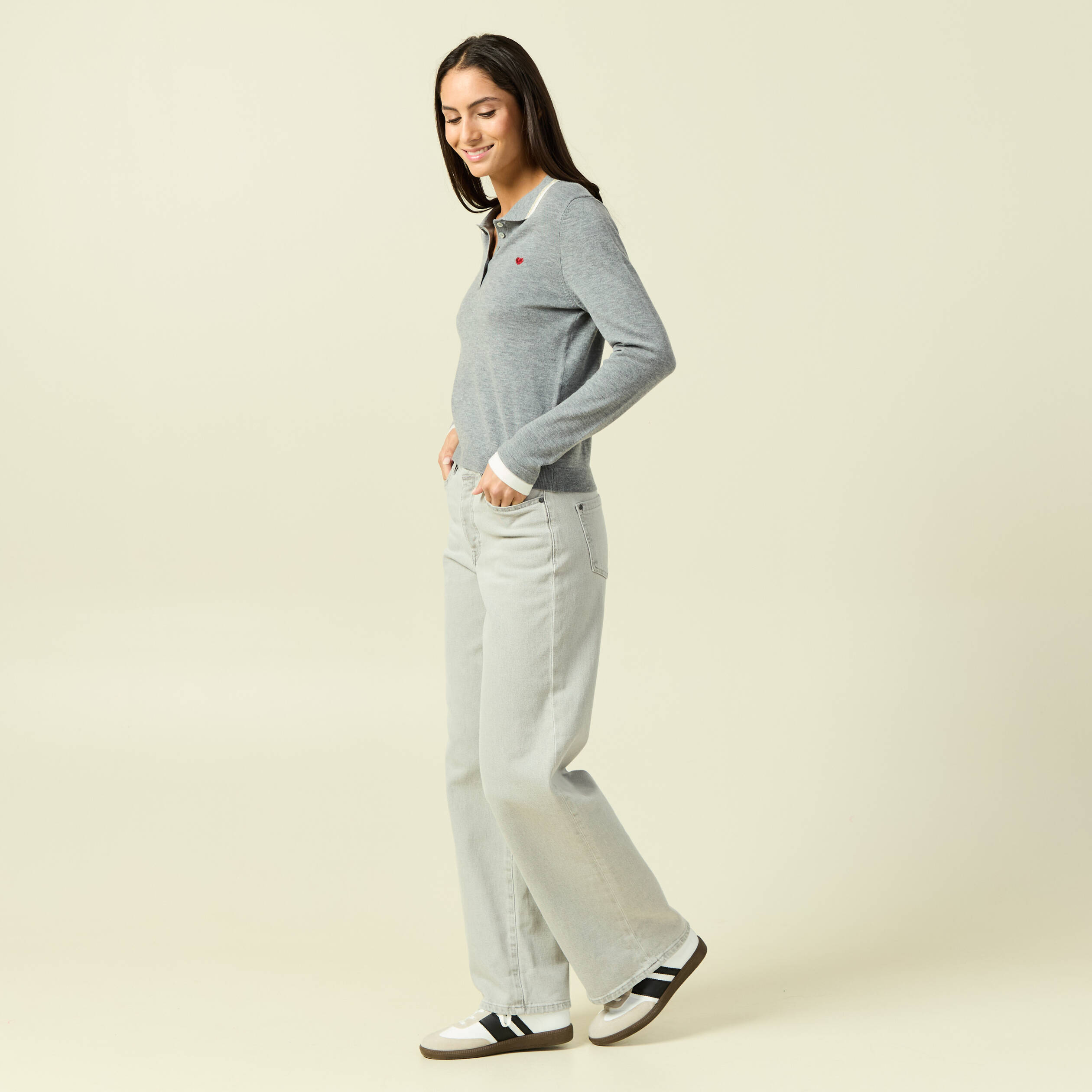 Polo manches longues avec c&oelig;ur brod&eacute; gris clair femme