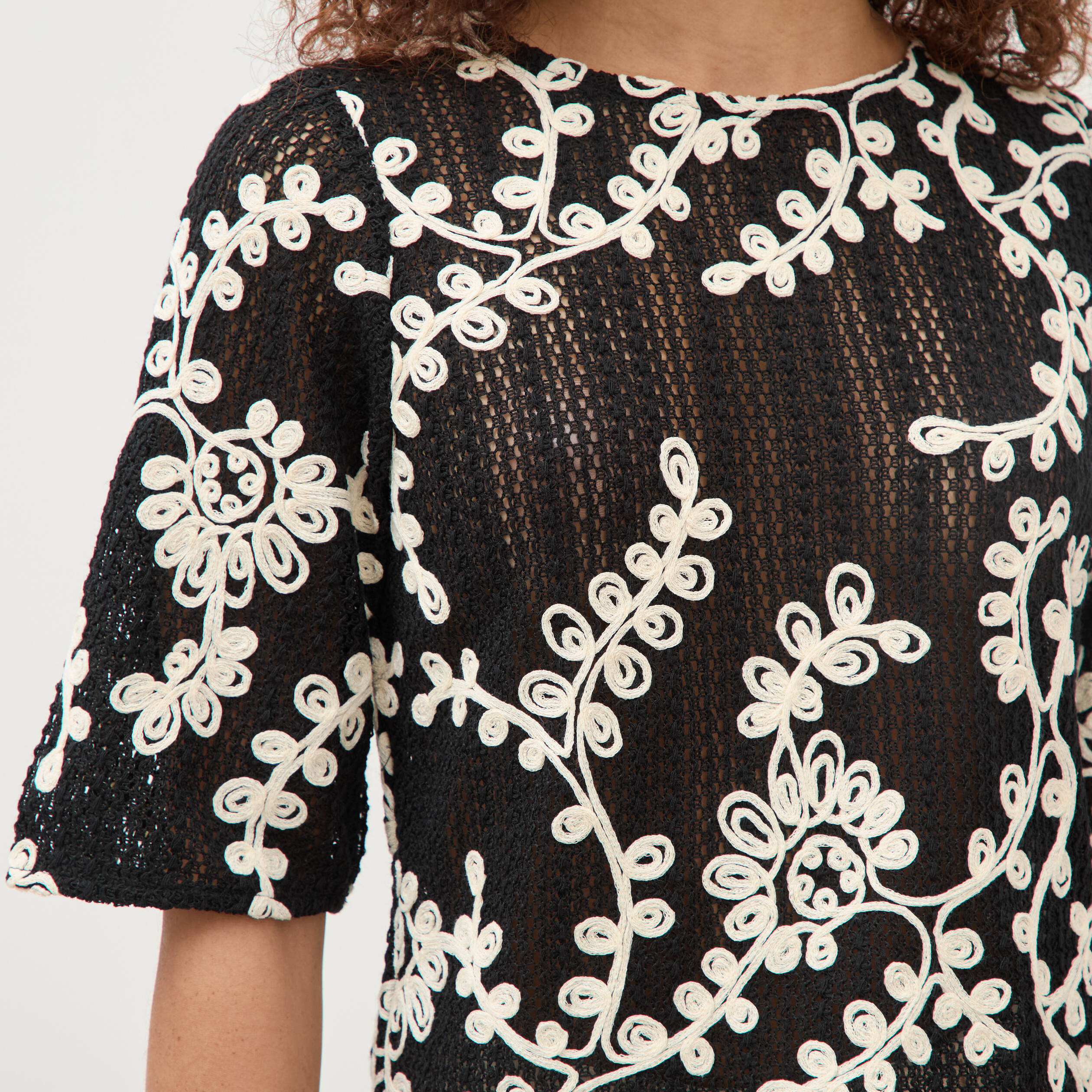 T-shirt brod&eacute; col rond manches 3/4 noir femme