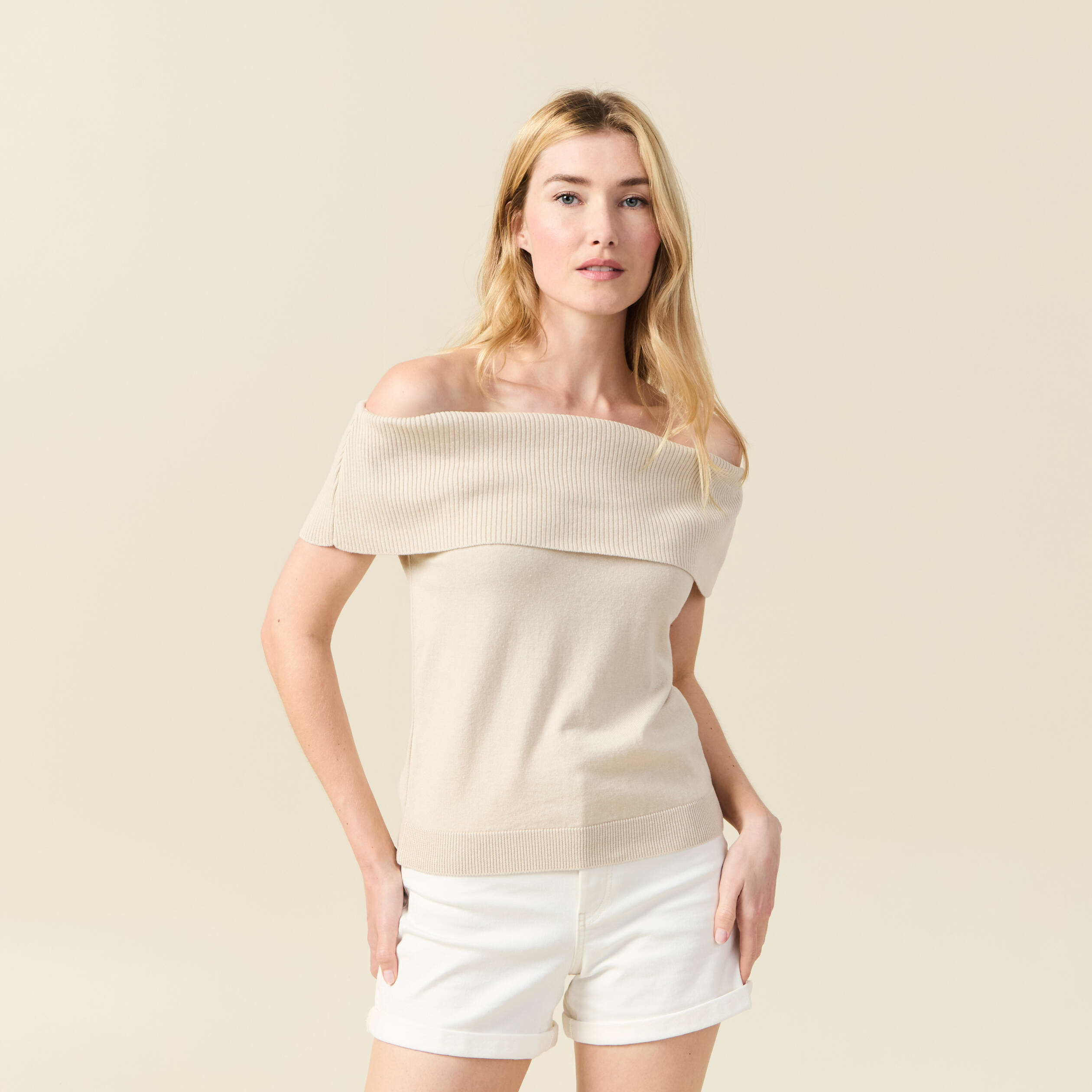 D&eacute;bardeur tricot sans manches creme femme