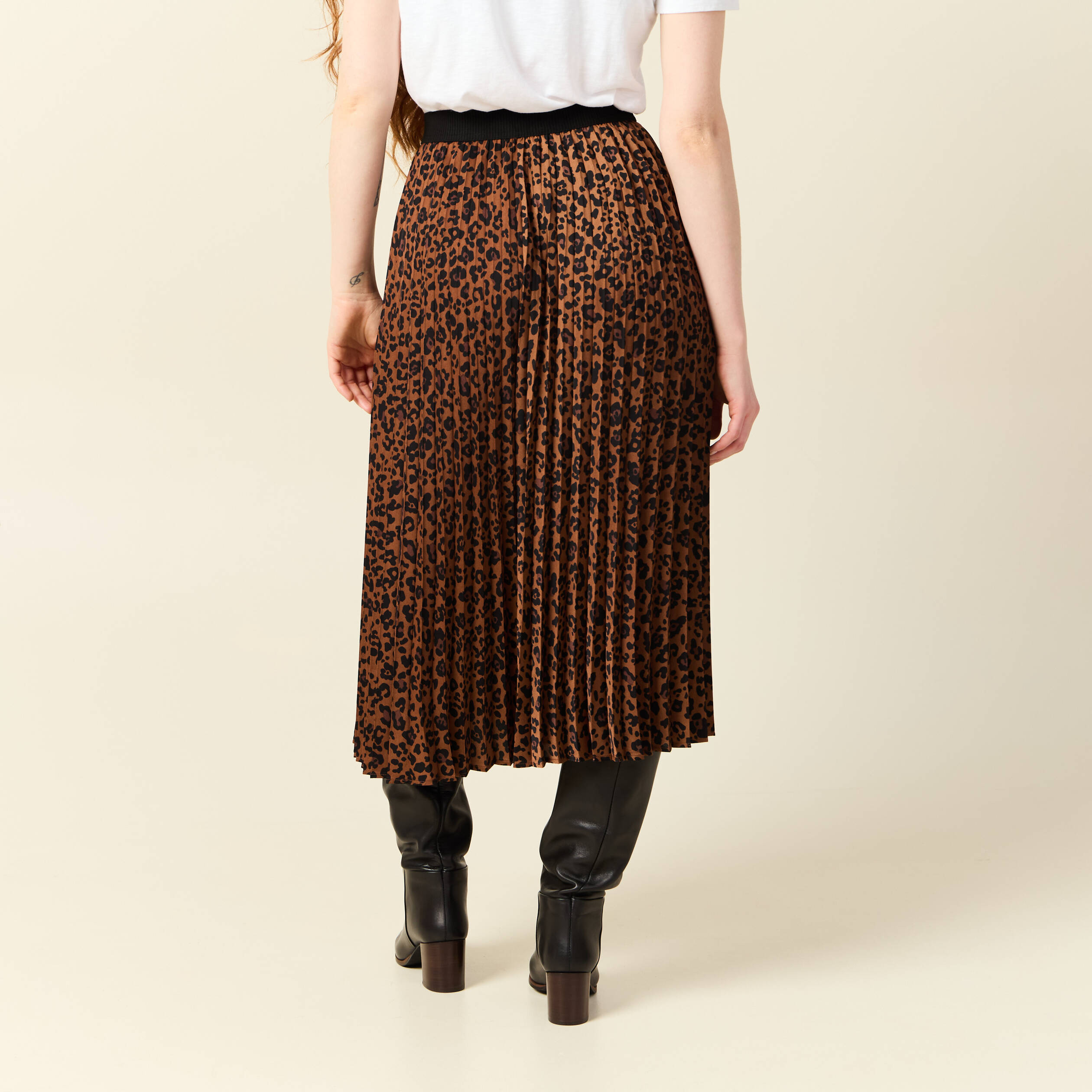 Jupe longue droite plissée marron foncé femme