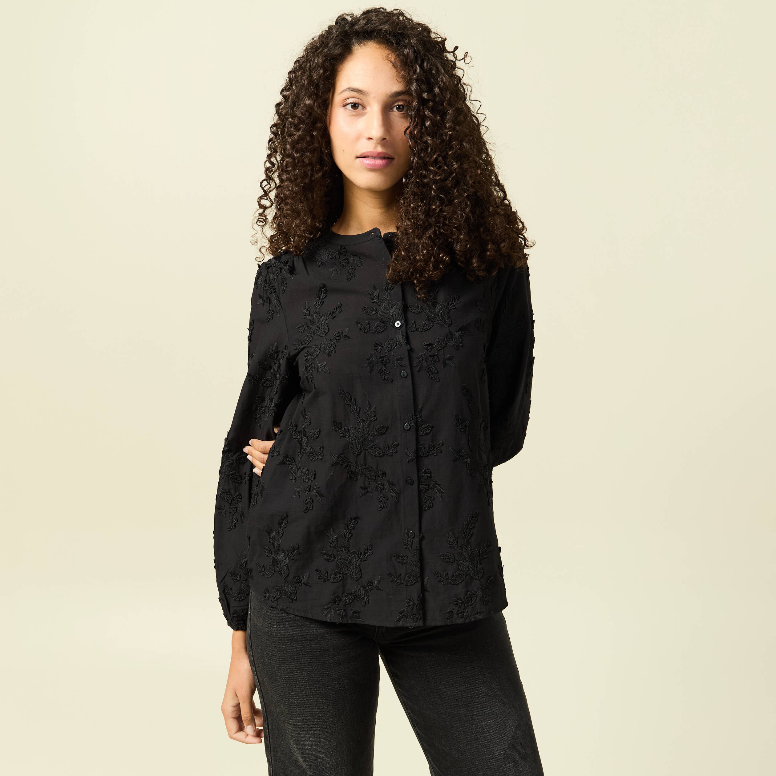 Chemise manches longues broderie coton noir femme