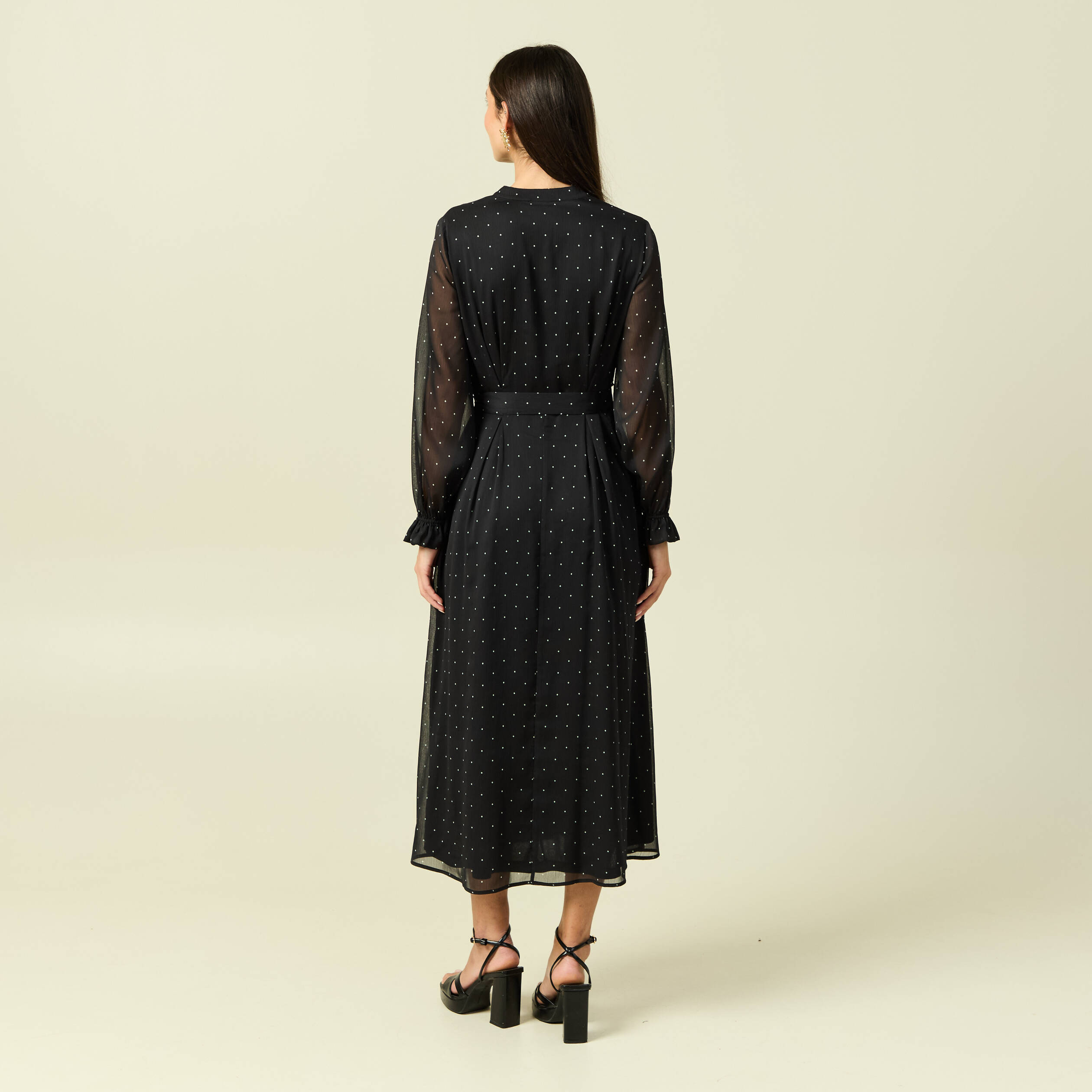 Robe longue &eacute;vas&eacute;e col v manches longues noir femme