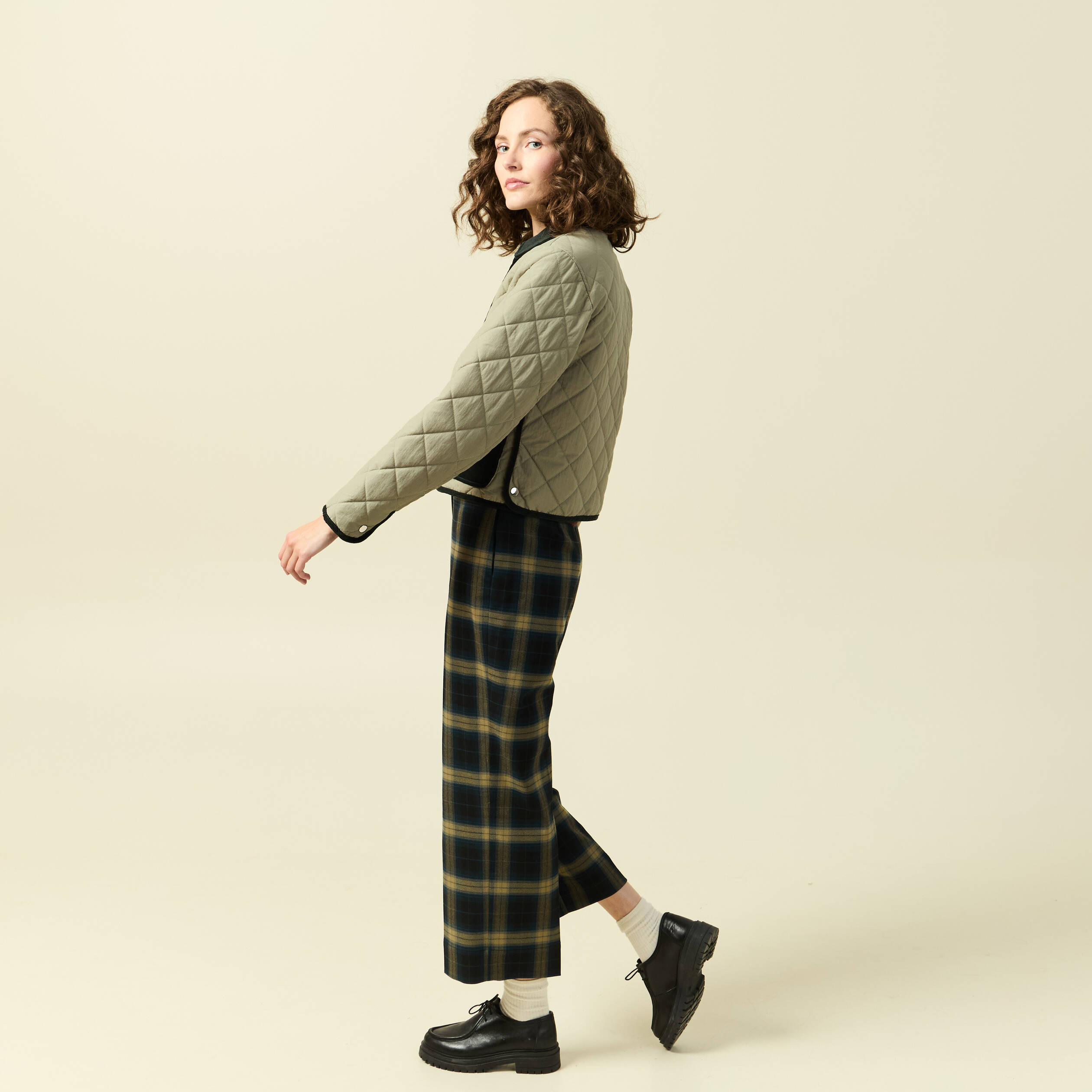 Blouson matelass&eacute; boutonn&eacute; vert kaki femme