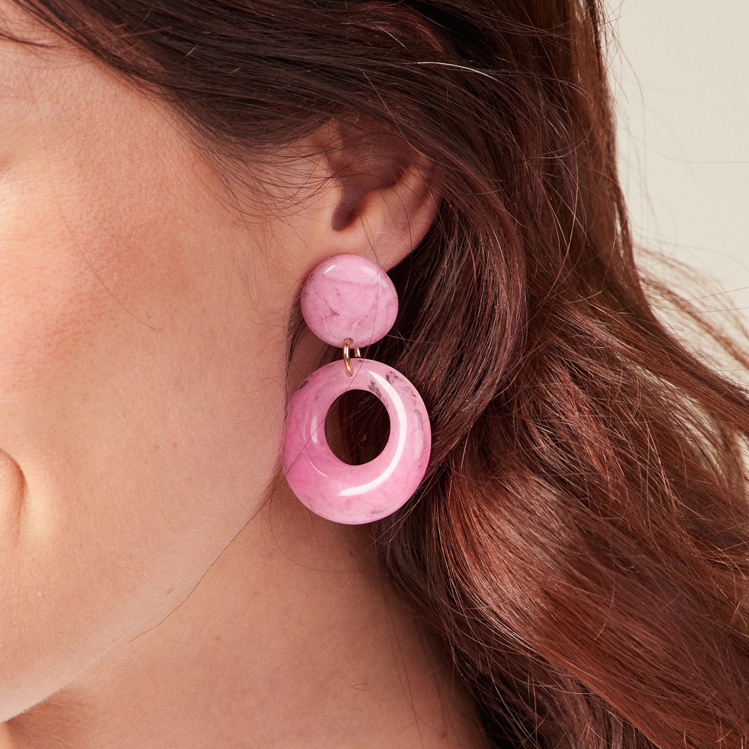Boucles d'oreilles pendantes rose fushia femme