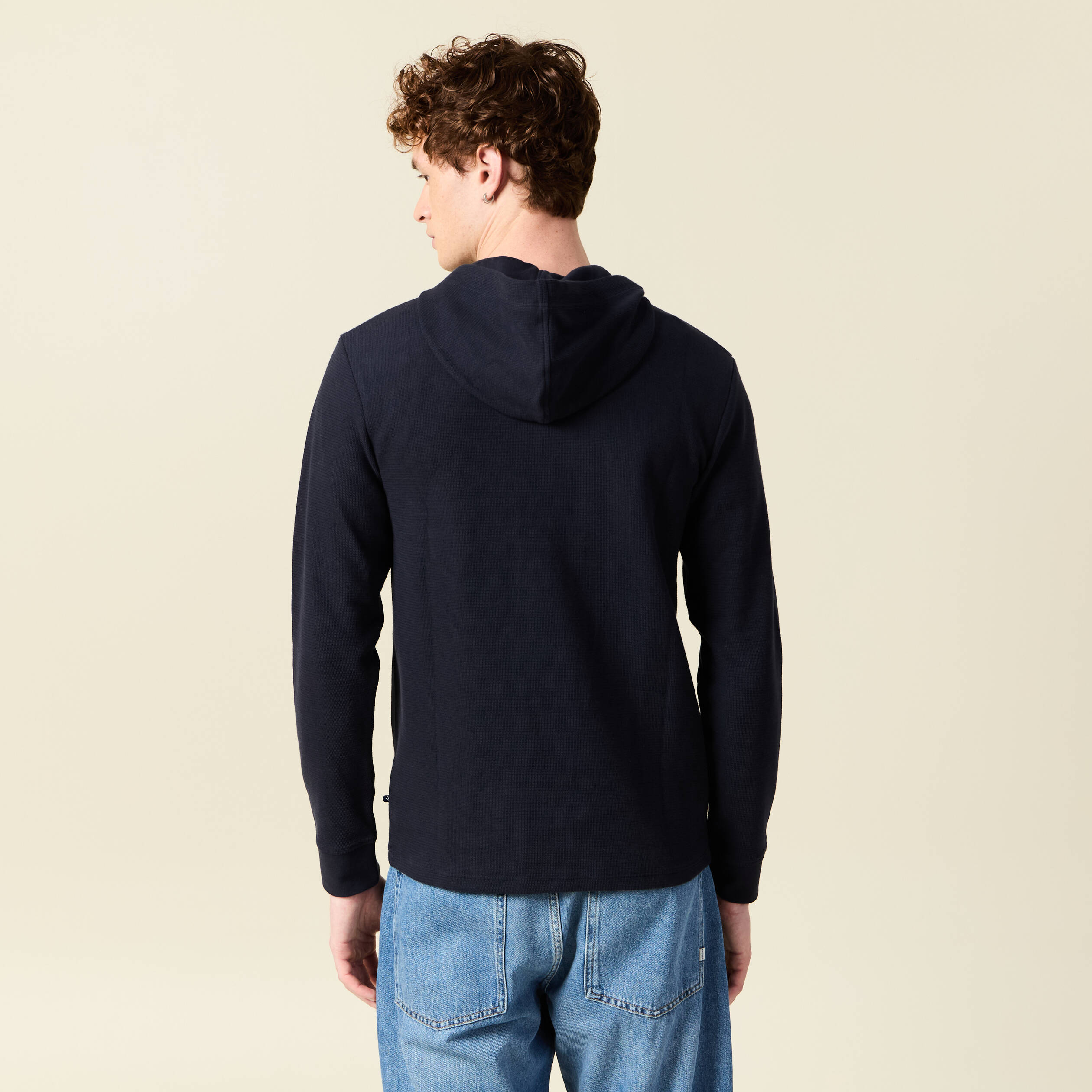 T-shirt &agrave; capuche bleu marine homme
