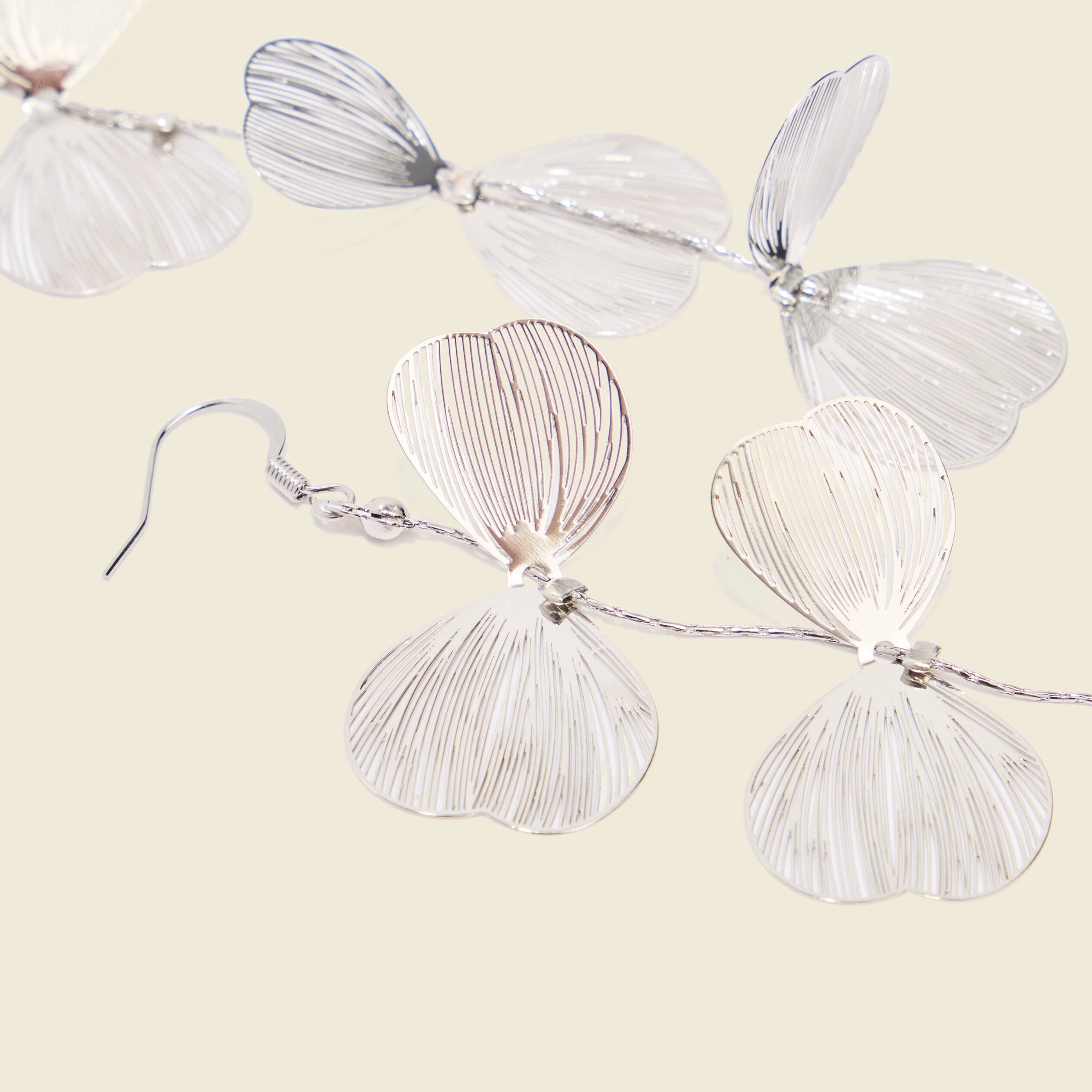 Boucles d'oreilles pendantes couleur argent femme