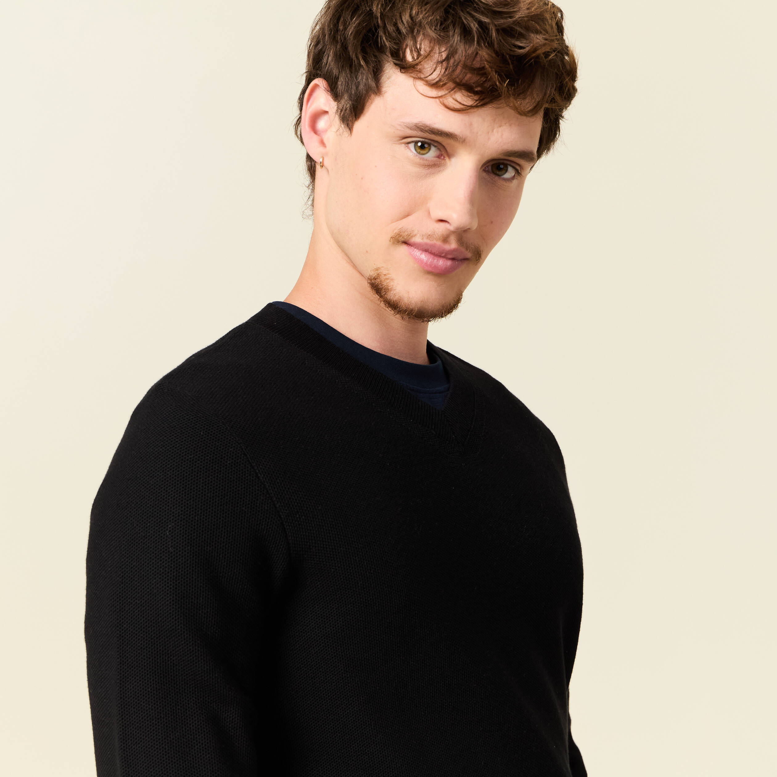 Pull col V noir homme