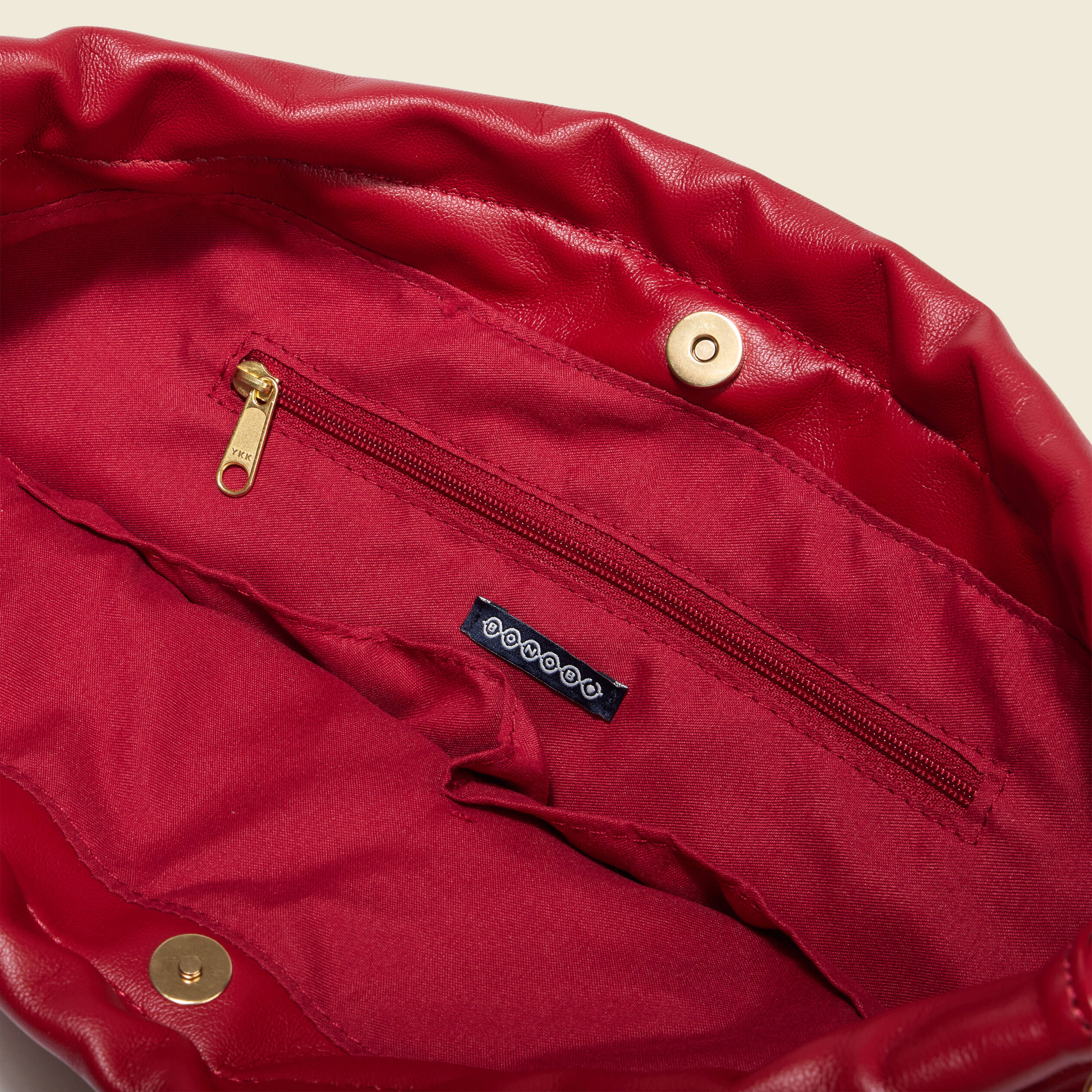 Sac bandouli&egrave;re avec doublure rouge femme