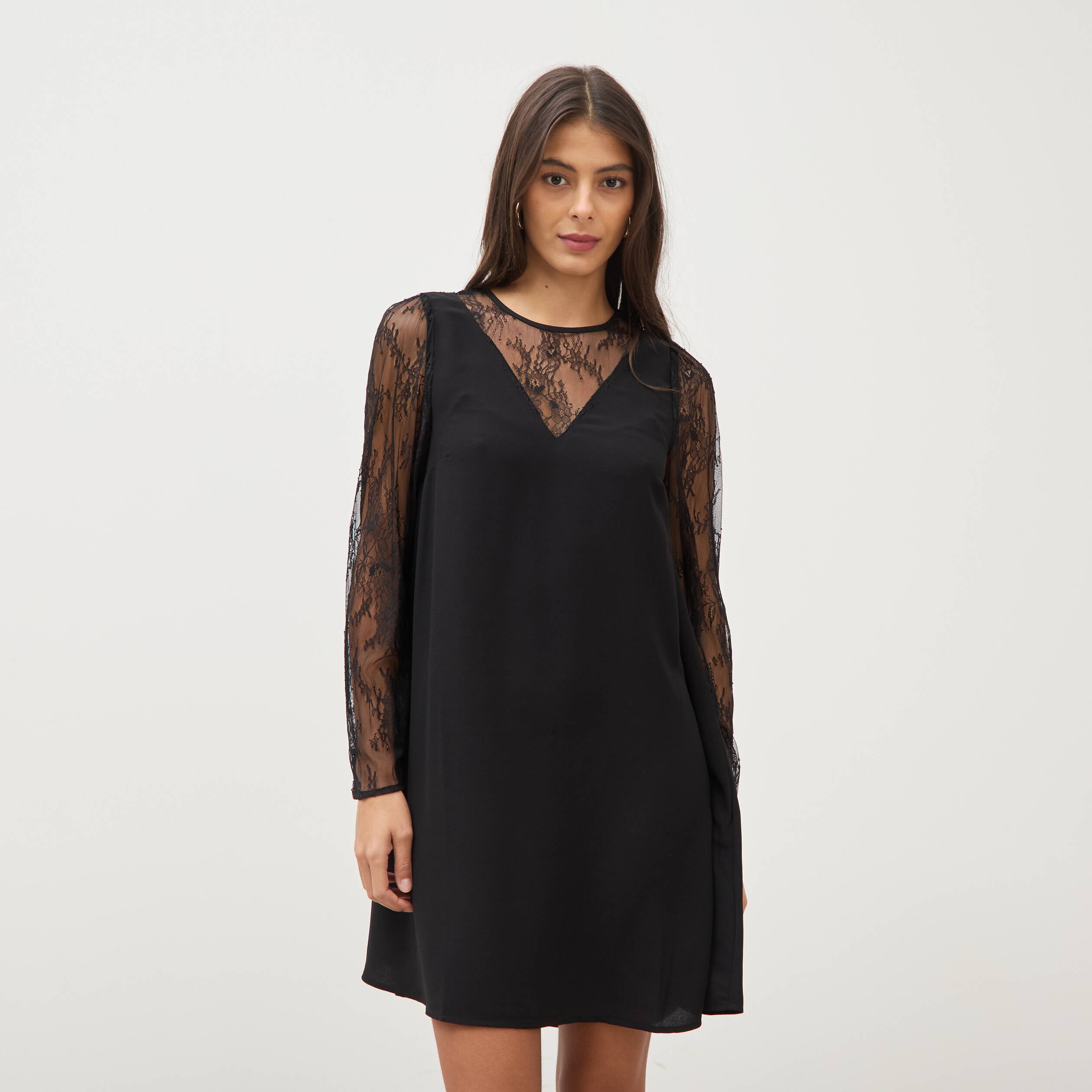 Robe courte &eacute;vas&eacute;e manches longues noir femme