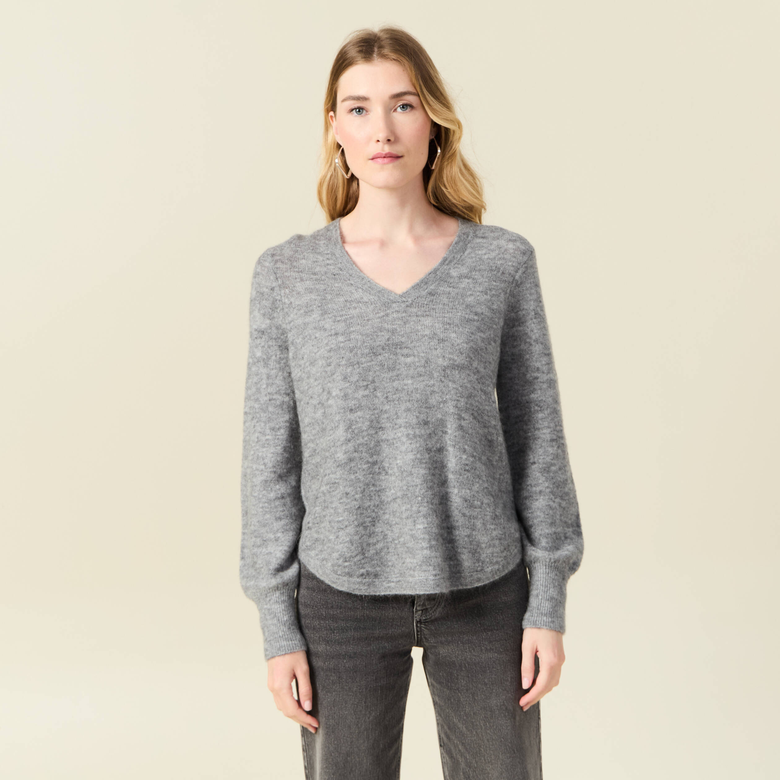 Pull manches longues col en V gris clair femme