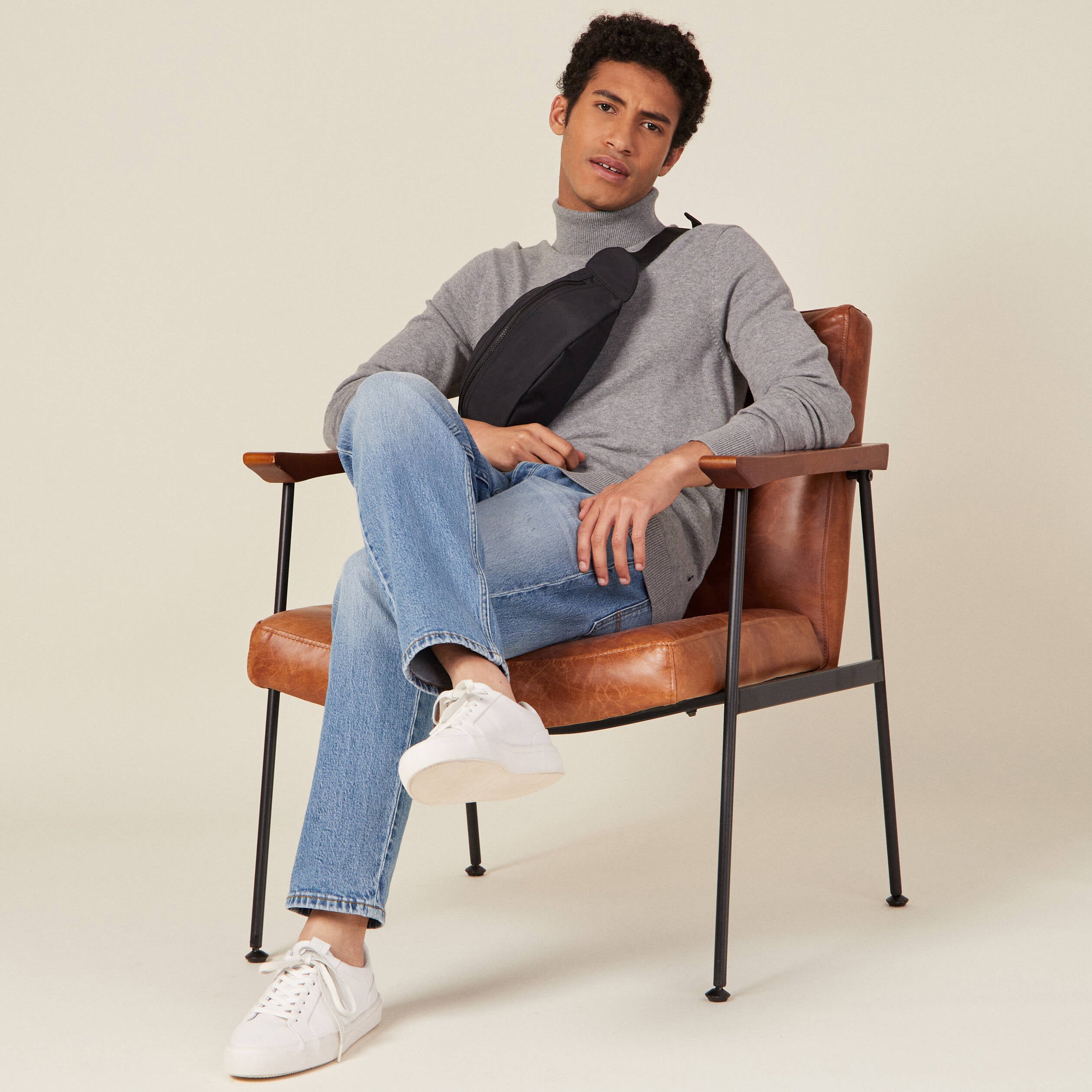 Pull manches longues gris fonc&eacute; homme