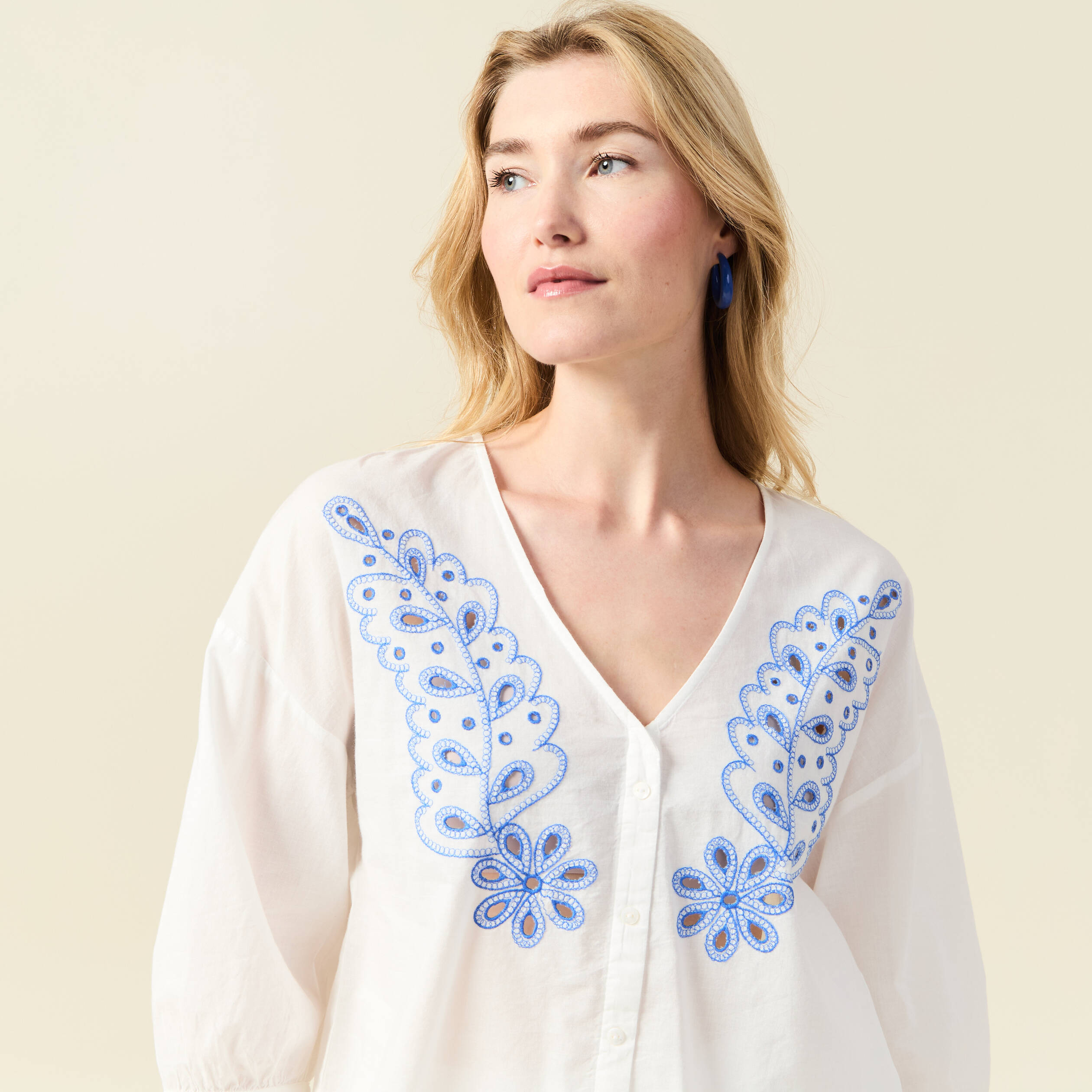 Blouse manches 3/4 brod&eacute;e ecru femme
