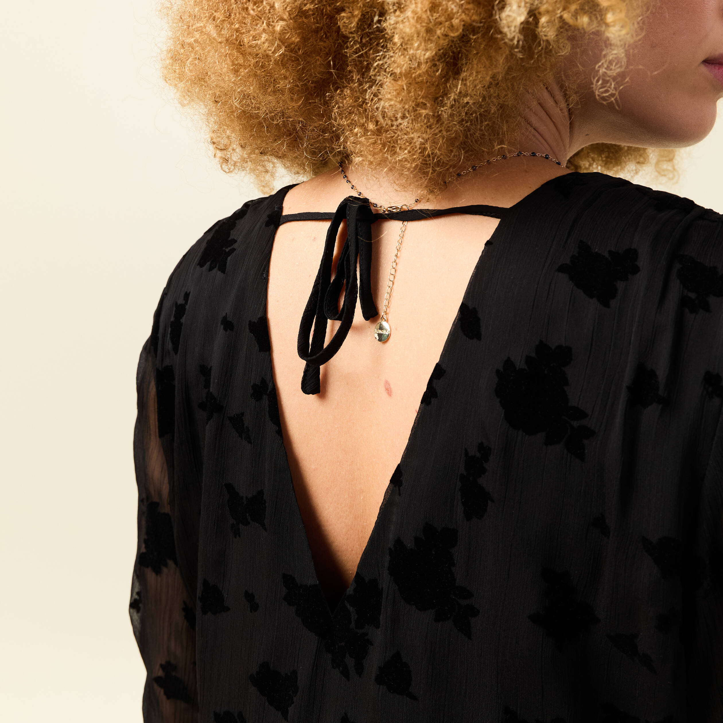 Robe manches longues en voile doubl&eacute;e noir femme