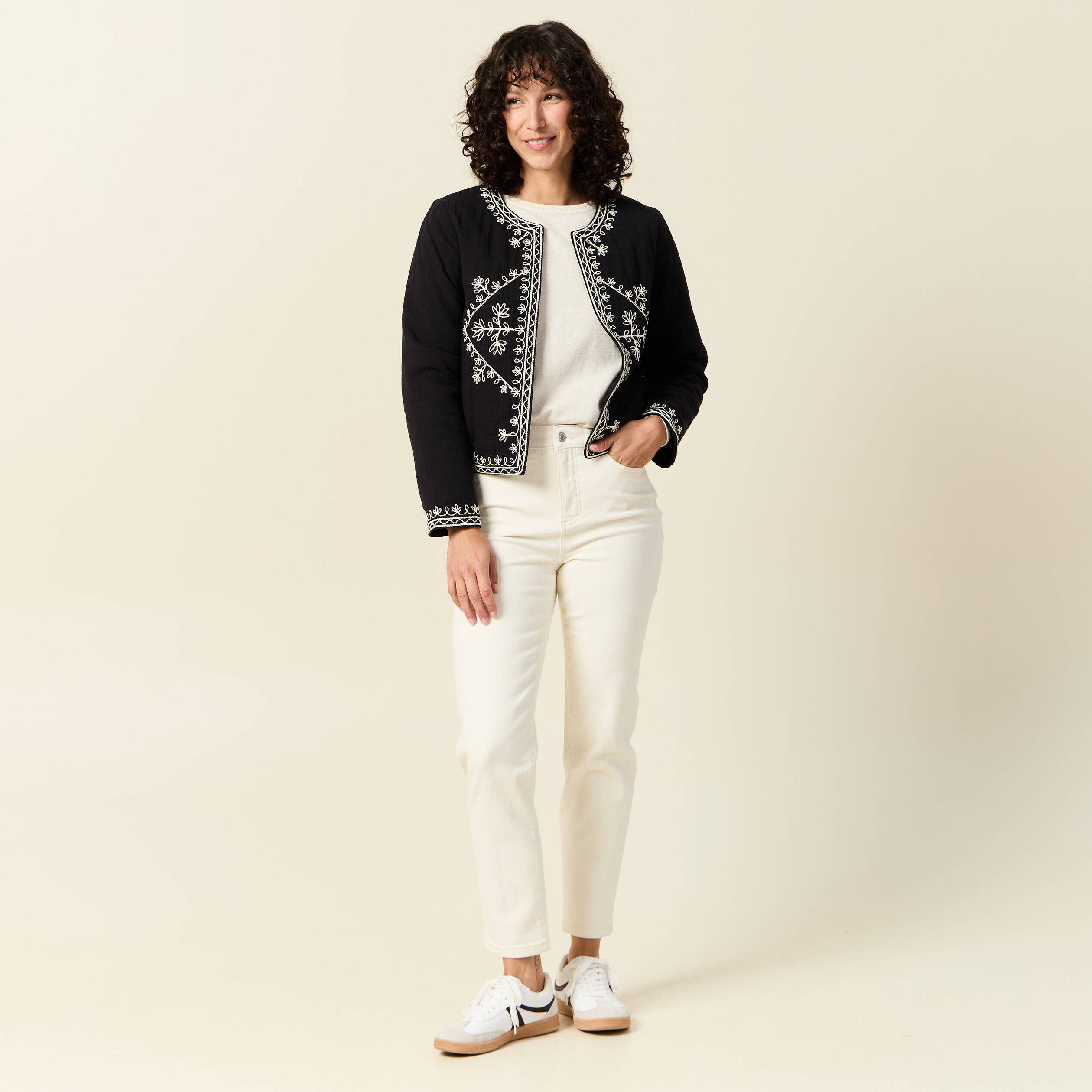 veste droite brodee noir femme Veste droite brodée noir femme